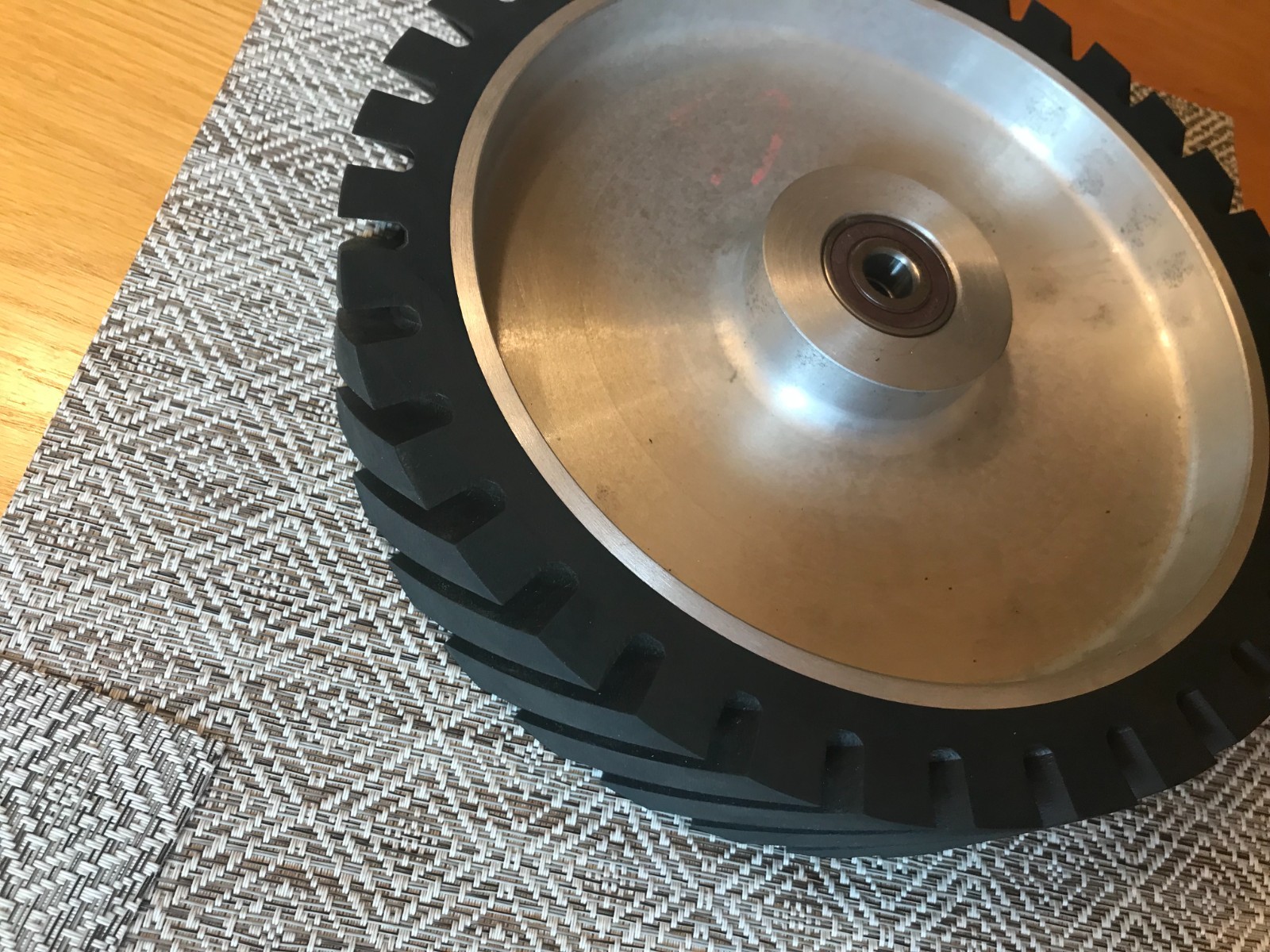 10″ Serrated Rubber Belt Grinder Contact Wheel, 1/2″ inch bore