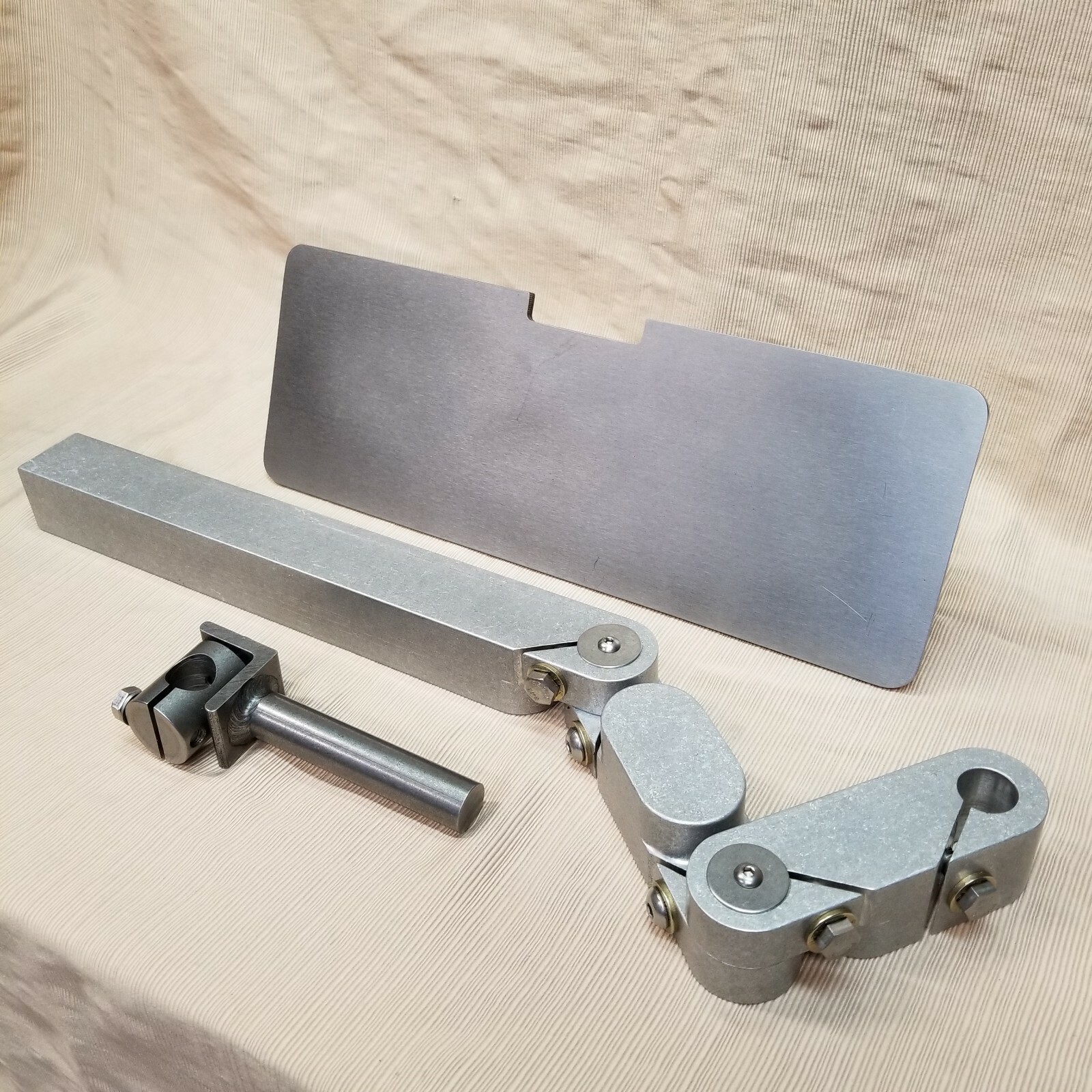 D-D Work / Tool Rest for Northridge Mod-2 Belt Grinder – 18″ Table
