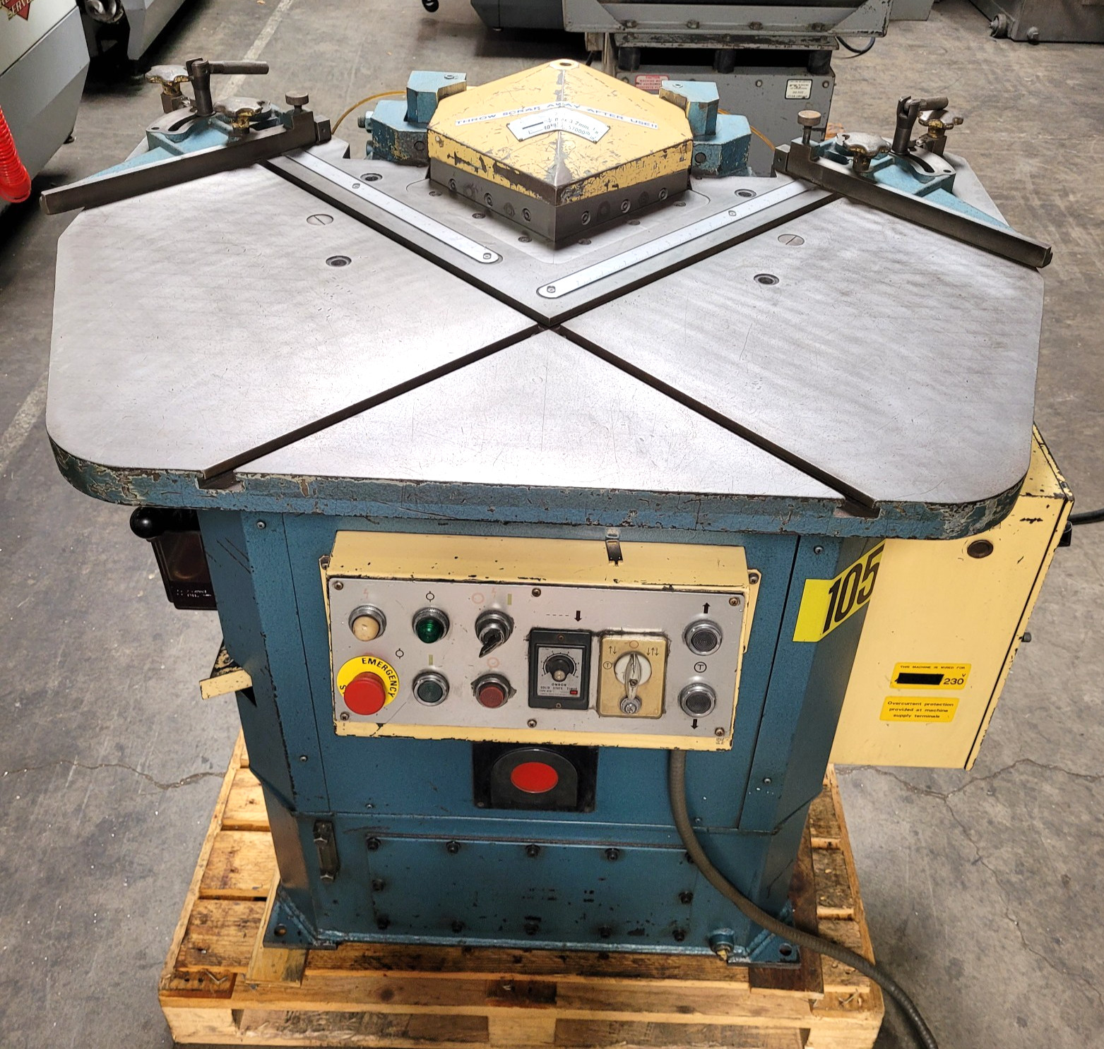 8-5/8″ X 8-5/8″ AMADA CS-220 HYDRAULIC CORNER NOTCHER, 3PH 2.5KVA, SEE VIDEO