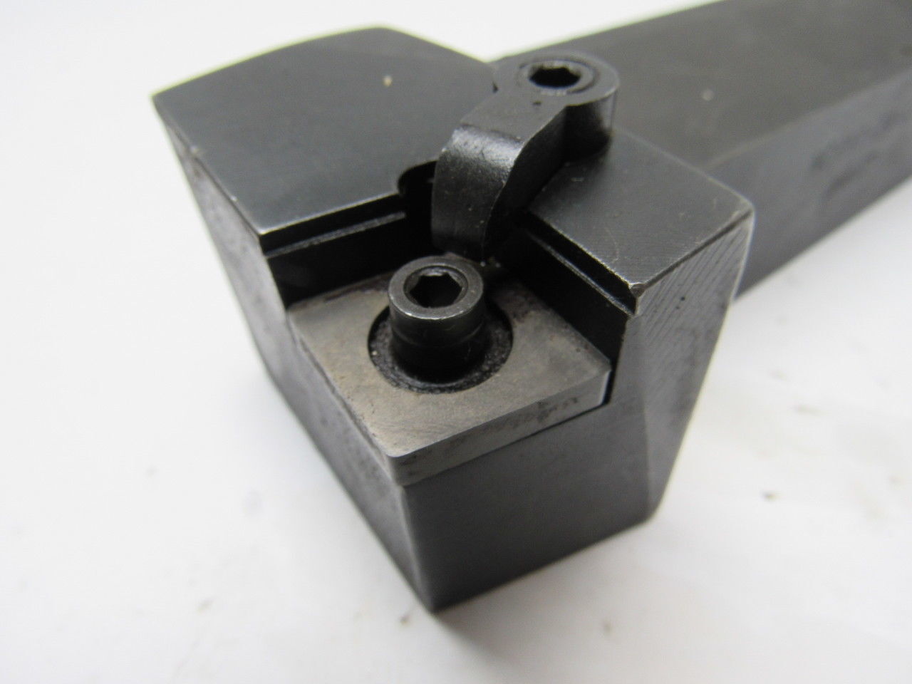 Carboloy MCNR-24-6 1-1/2″ Shank Indexable Lathe Tool Holder 7″ OAL Right Hand