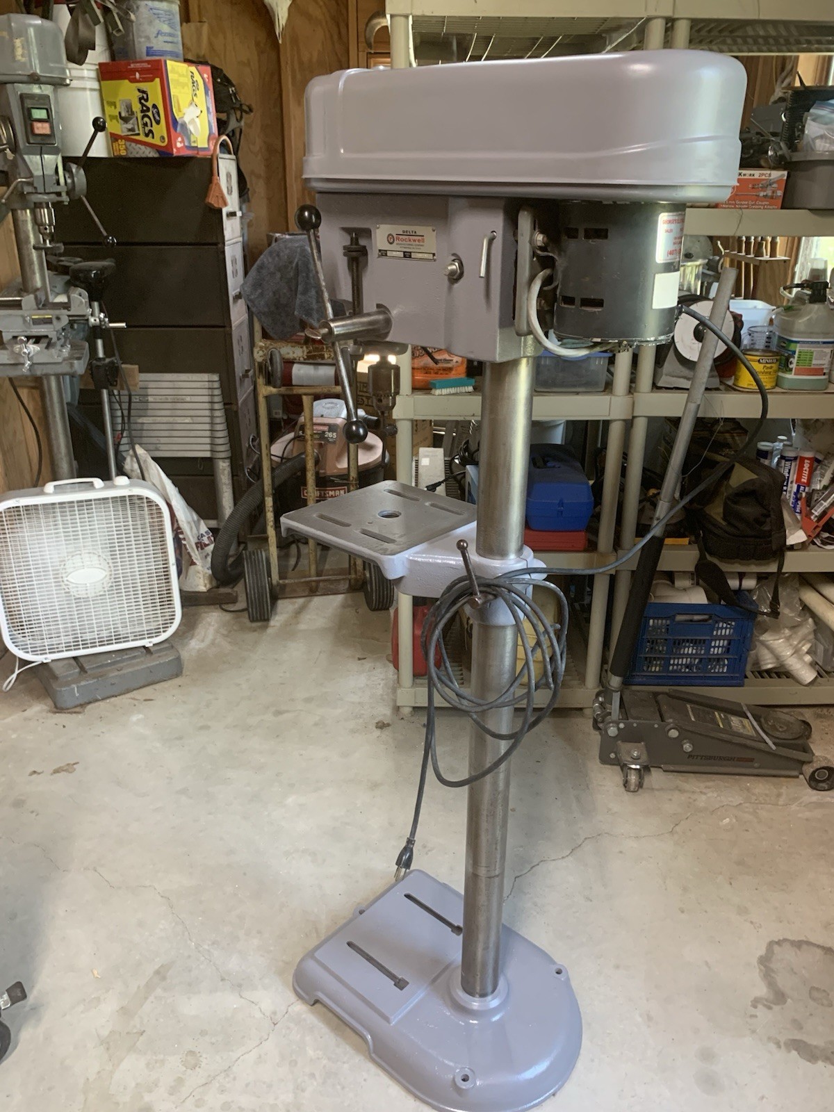 Delta Rockwell 15-017 Floor Drill Press 15″ Swing 12-Speed 1/2″ Chuck 1/2HP