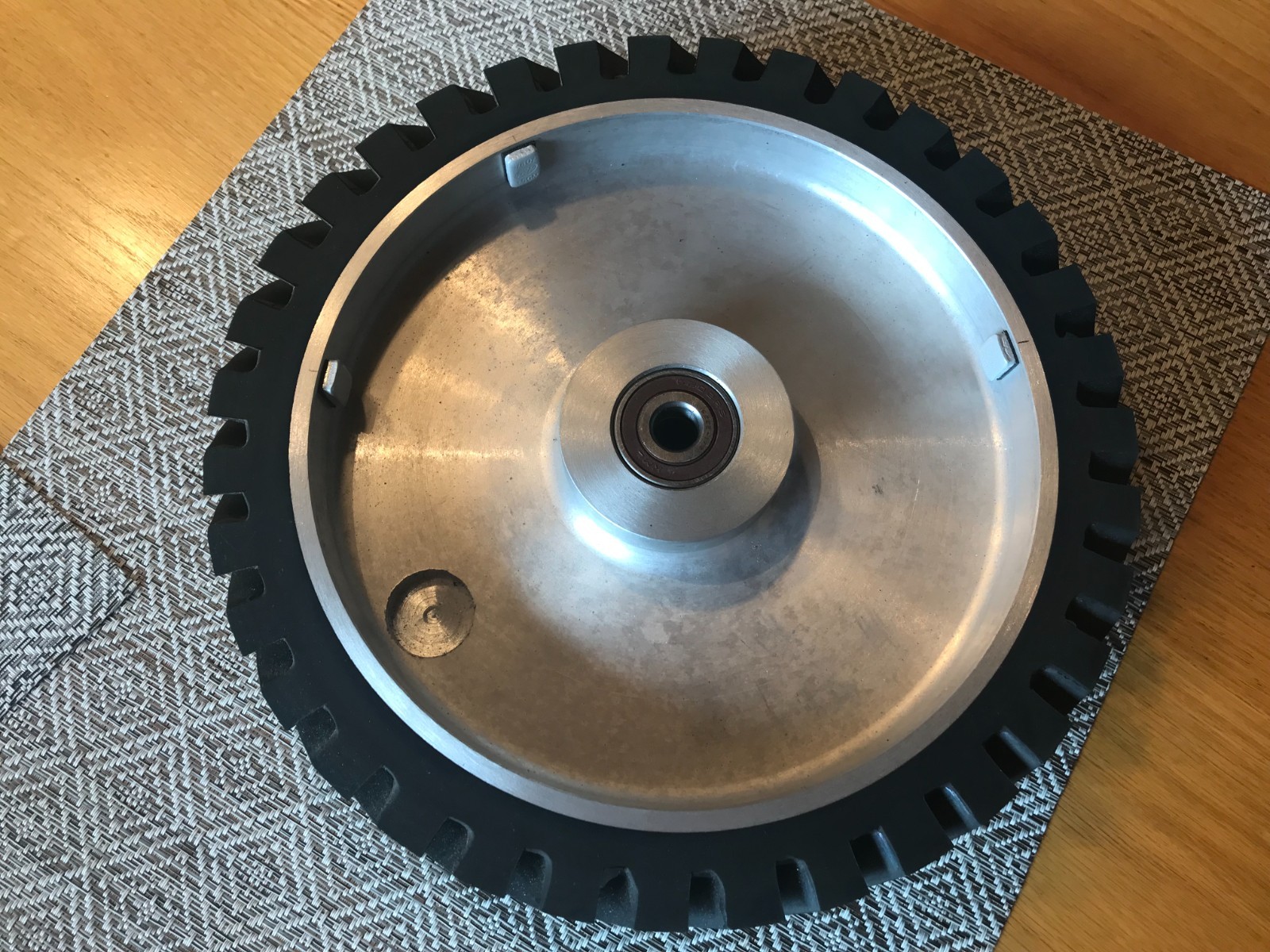 10″ Serrated Rubber Belt Grinder Contact Wheel, 1/2″ inch bore