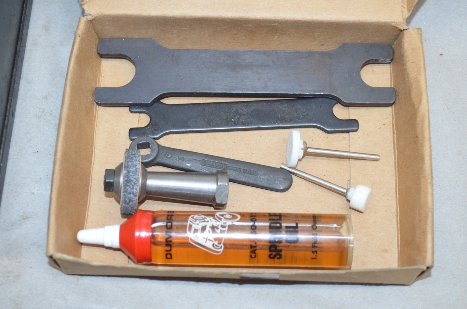 Dumore Tool Post Grinder 44-011 Model 8473, 115Volt, 1/4 HP w/Case & Accessories