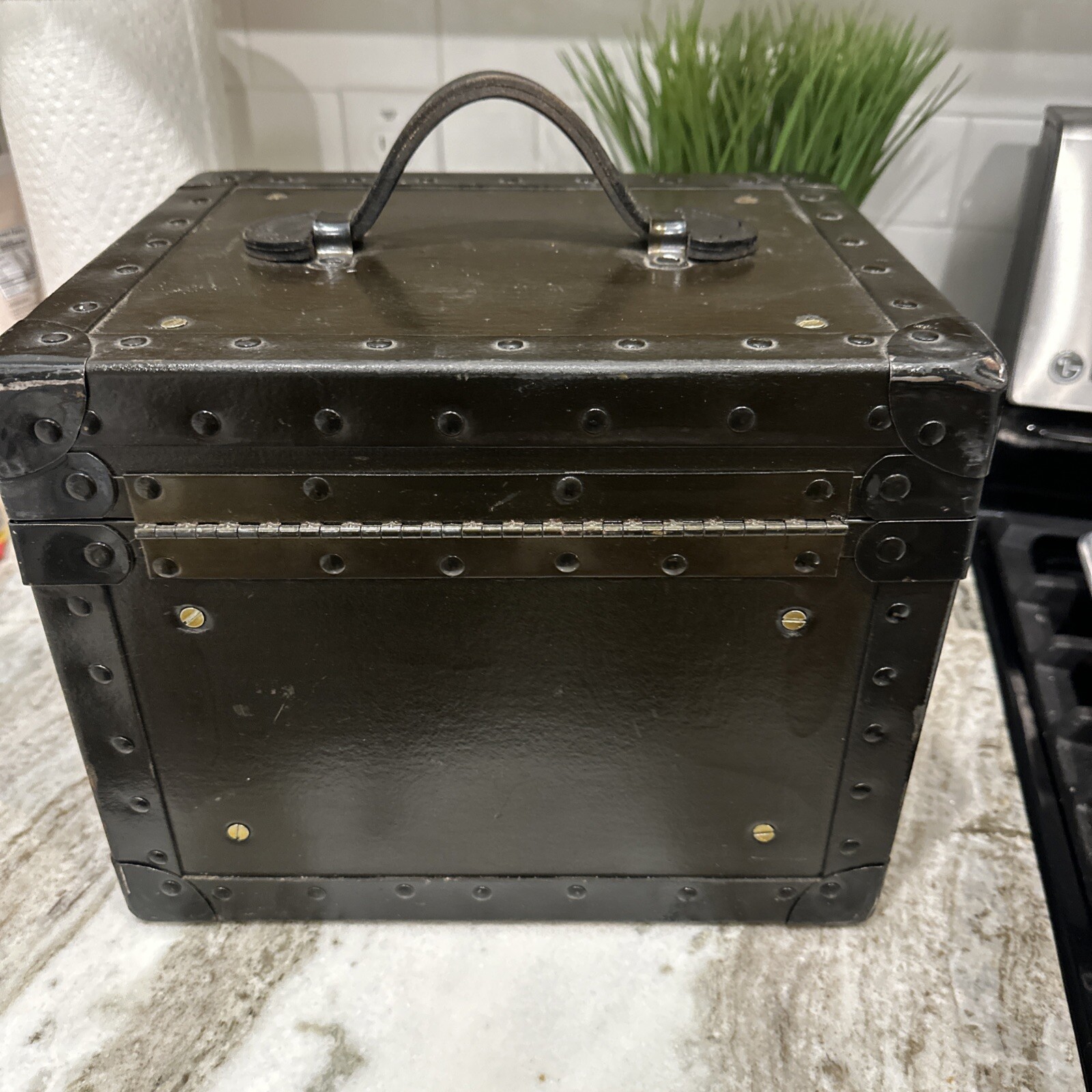 (UNBRANDED) BLACK PADDED STORAGE CASE
