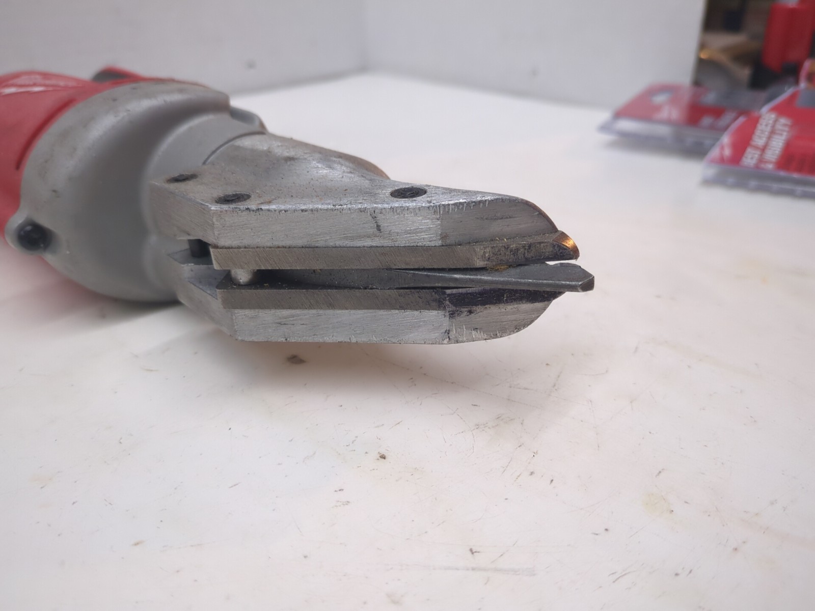 Milwaukee 6852-20 BROKEN 18-Gauge Sheet Metal Shear 6.8 Amp Motor BROKEN