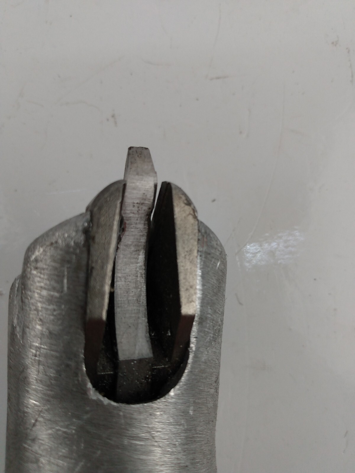 Milwaukee 6852-20 BROKEN Corded 18-Gauge Sheet Metal Shear 6.8 Amp Motor BROKEN