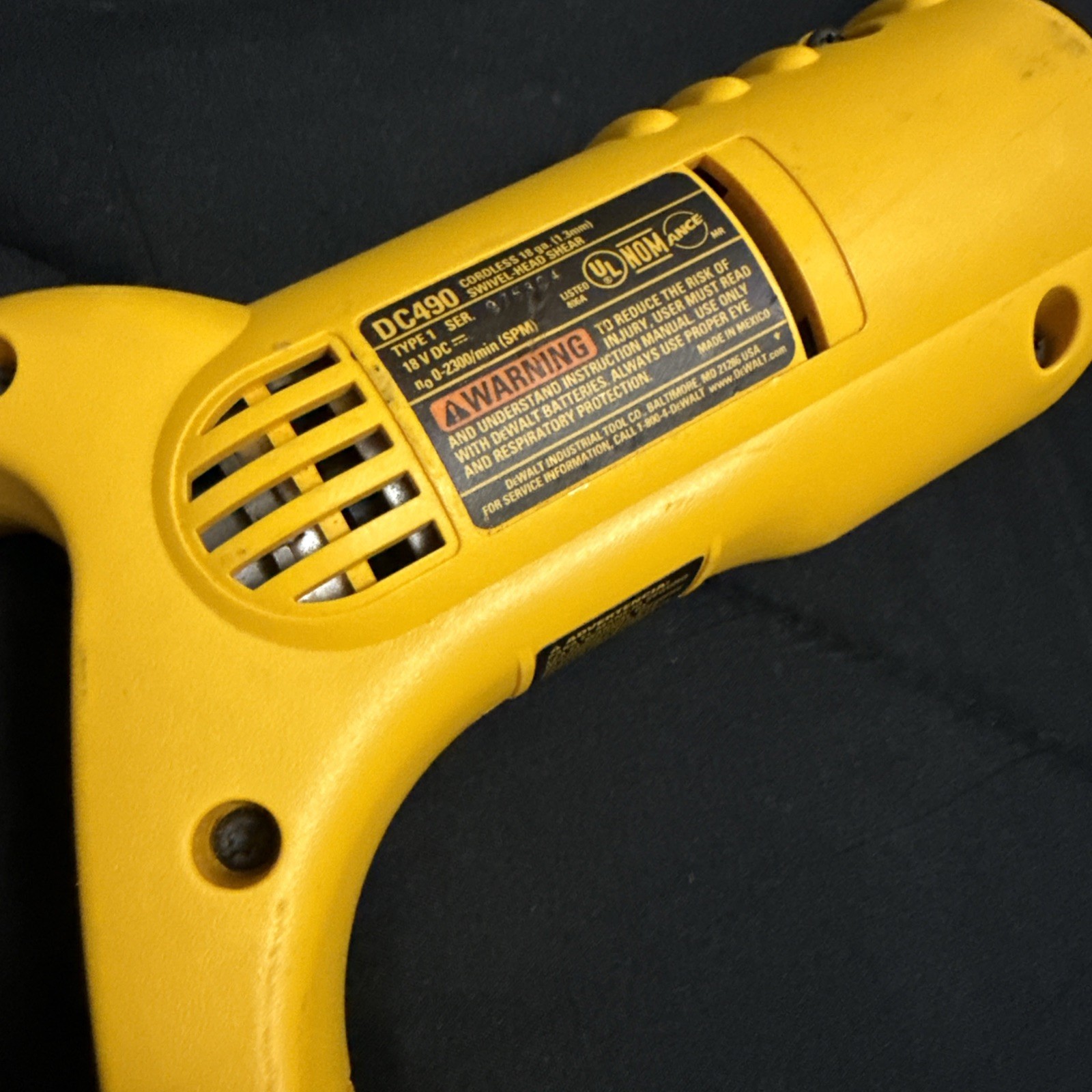 DC490 Dewalt 18V Cordless 18GA Swivel-head Shears With 20V Adapter