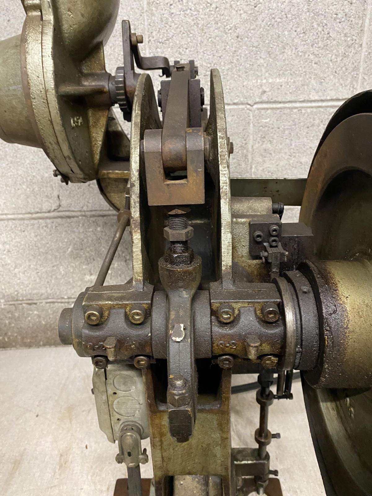 Chicago Rivet & Machine Co. Rivet Riveting Machine