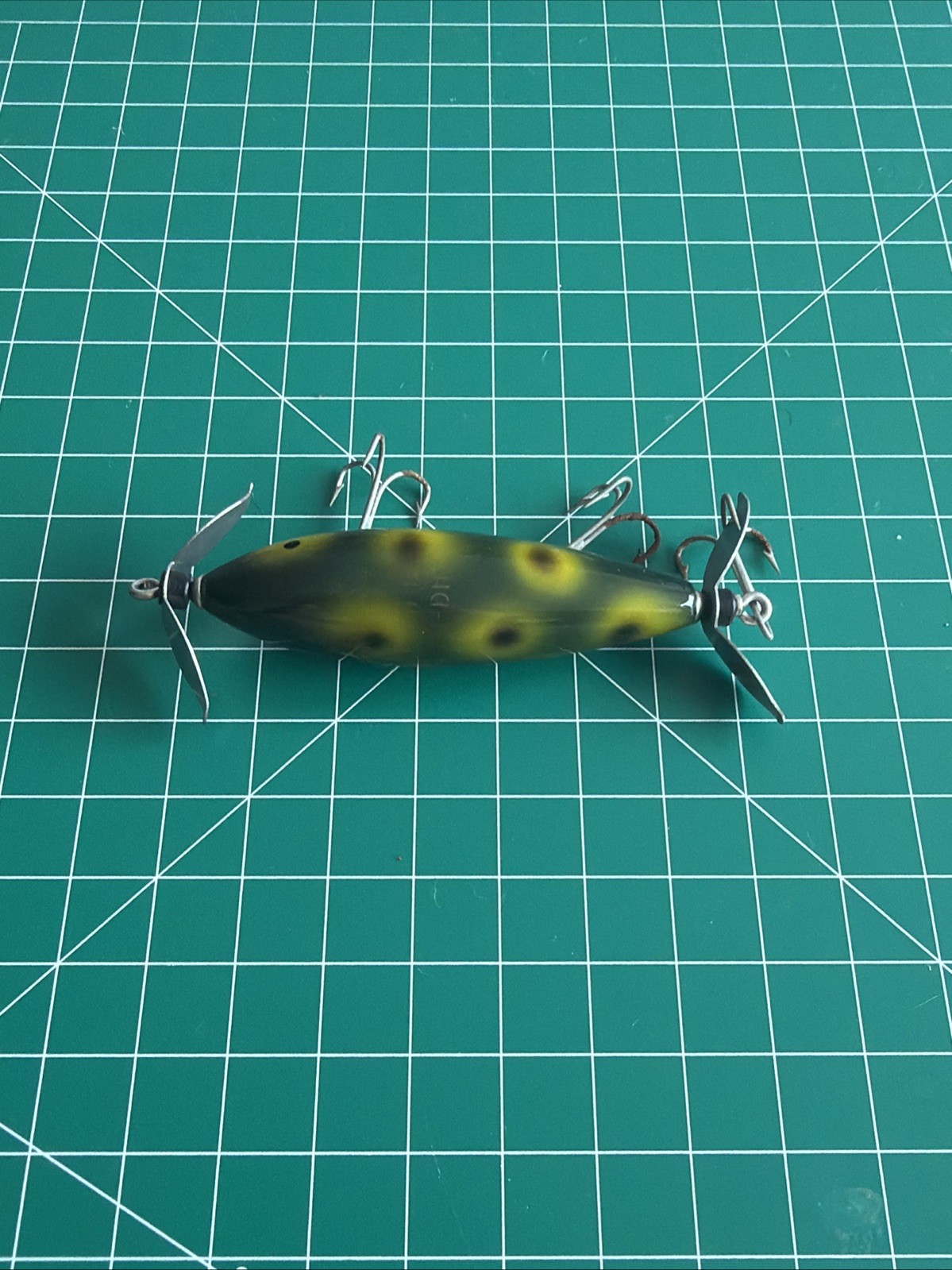 South Bend Vintage Wooden Fishing Lure (Green Spotted)