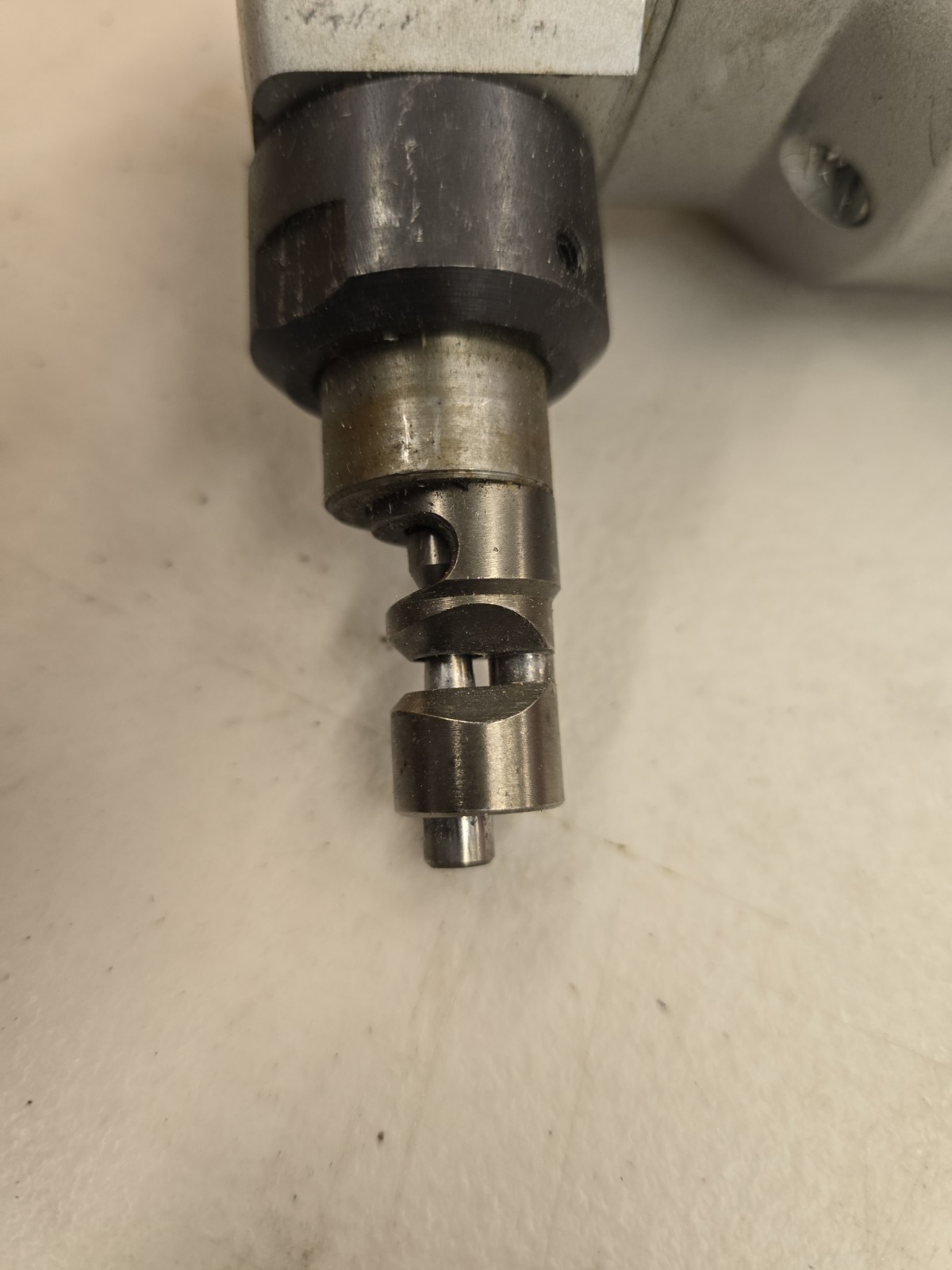 Bosch Mod. 0-601-530-034 14SWG Corded Electric Portable Hand Metal Nibbler