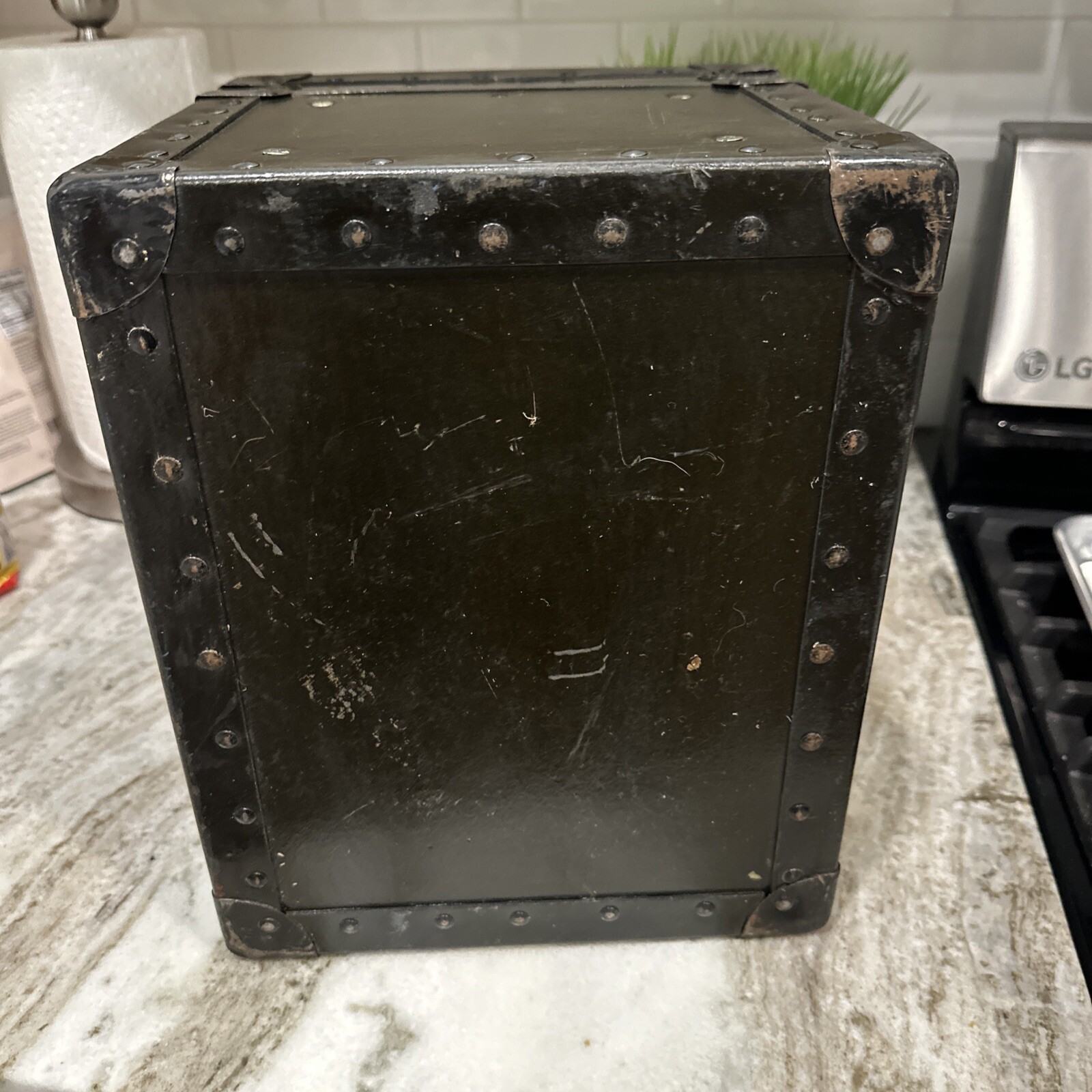 (UNBRANDED) BLACK PADDED STORAGE CASE