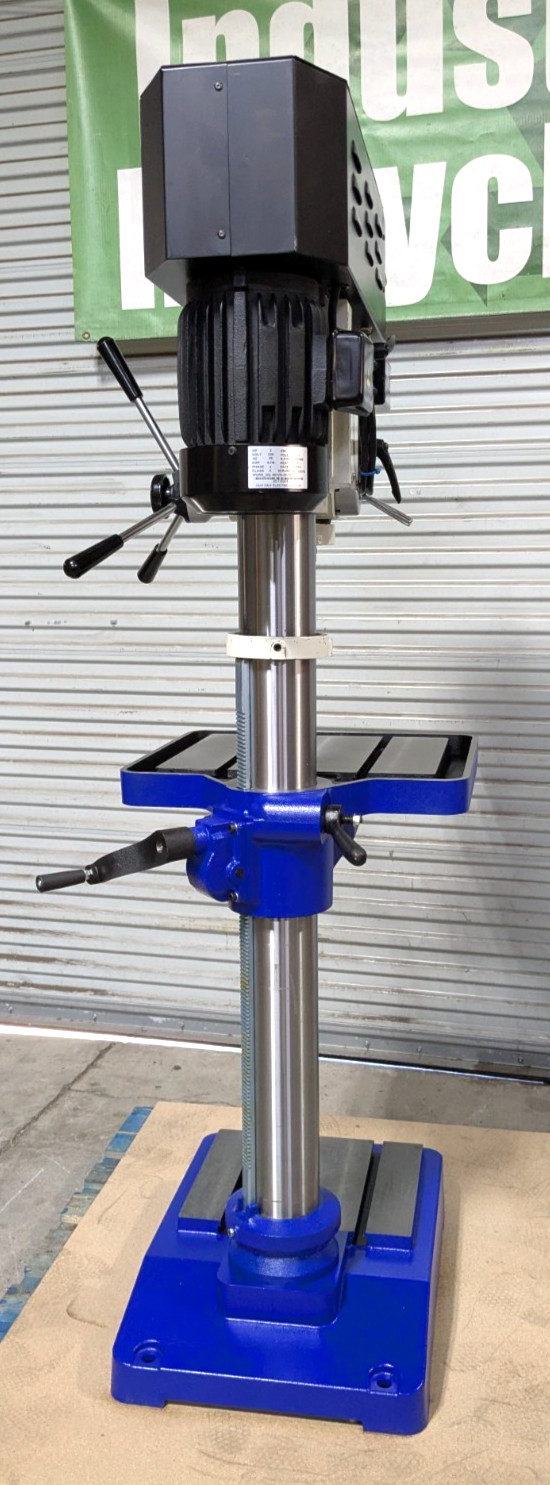 Vectrax Mill / Drill 20" Swing 2hp 220V 3ph 3MT RF-401V/3VTX *Scratch &a