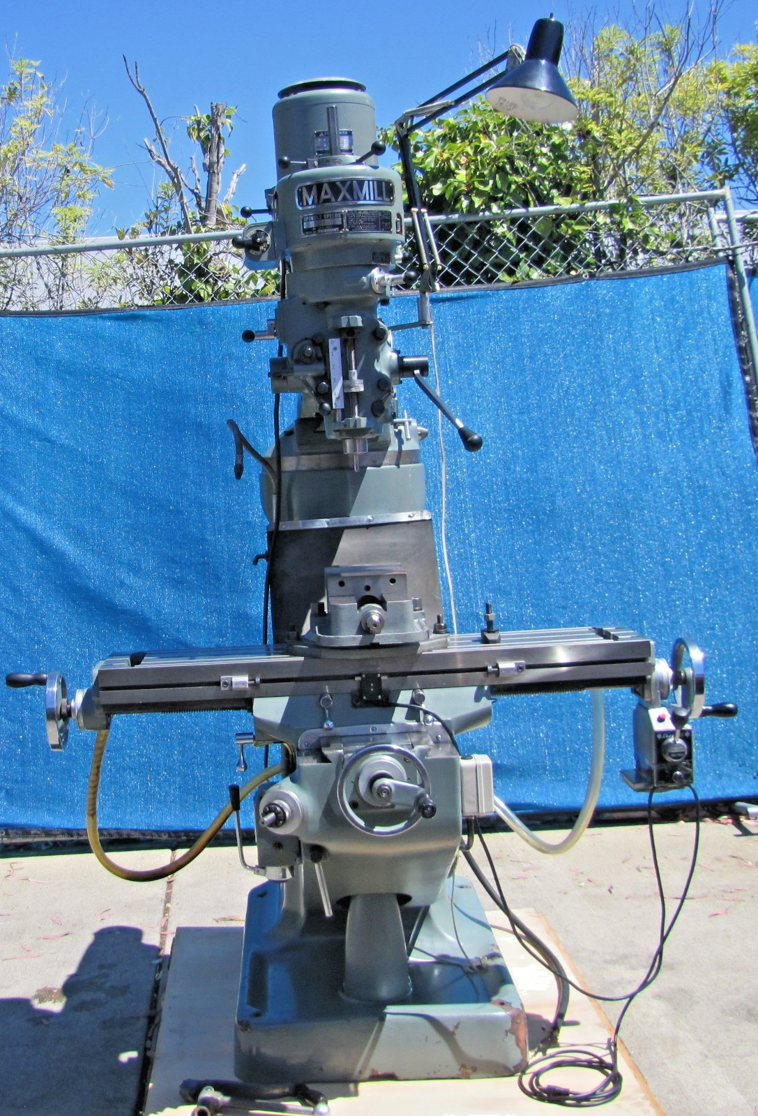 Maxmill 2HP Mill Drilling Milling Machine Power Table Auto Feed Coolant 6in Vise