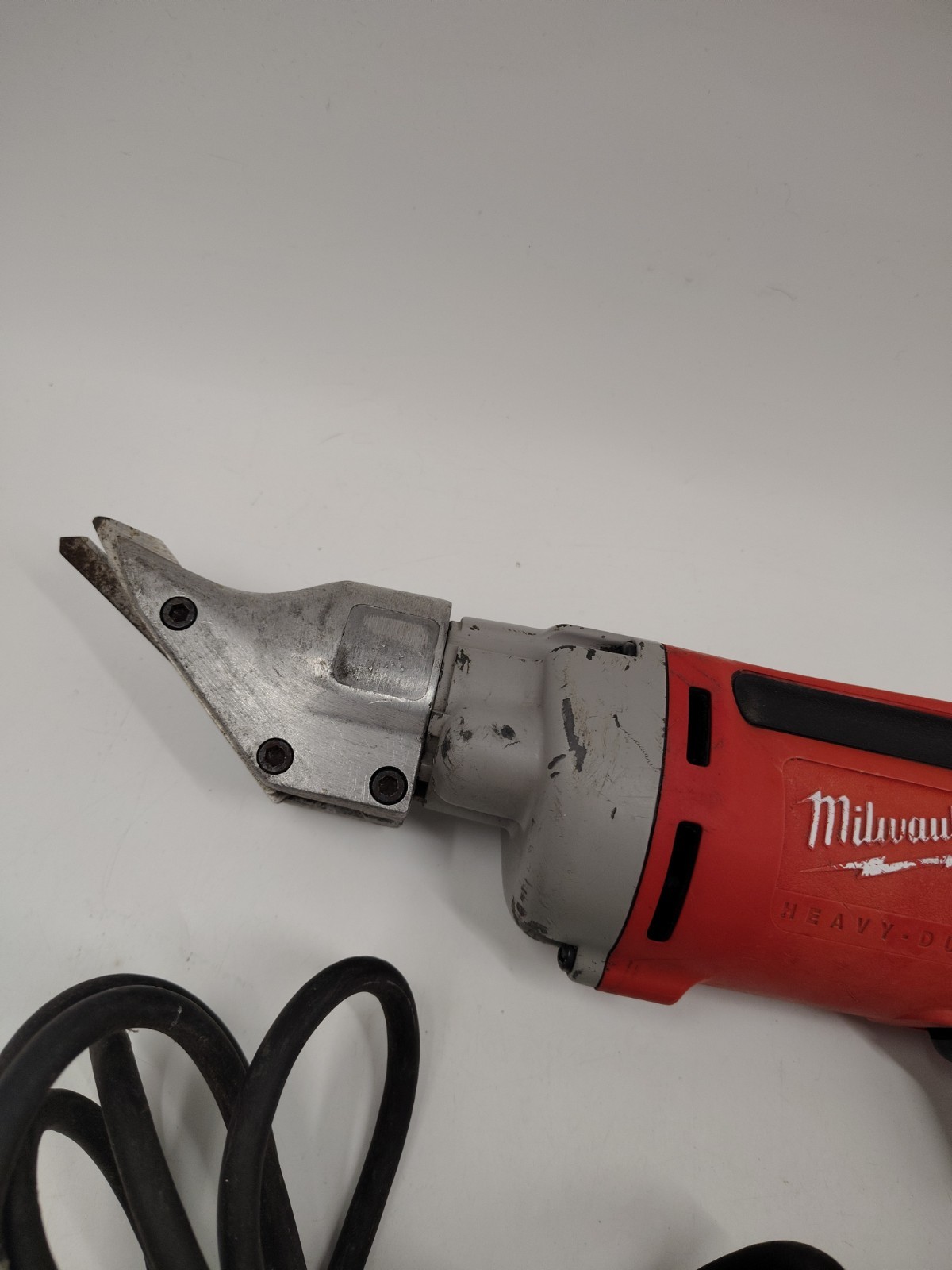 Milwaukee 6852-20 18-Gauge Double Insulated, 10′ Corded Shear 6.8A Motor