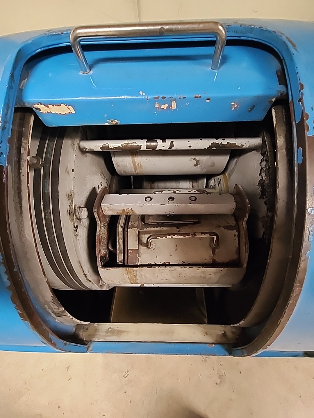FINISHING ASSOCIATES, VC-12 Industrial centrifugal barrel finisher