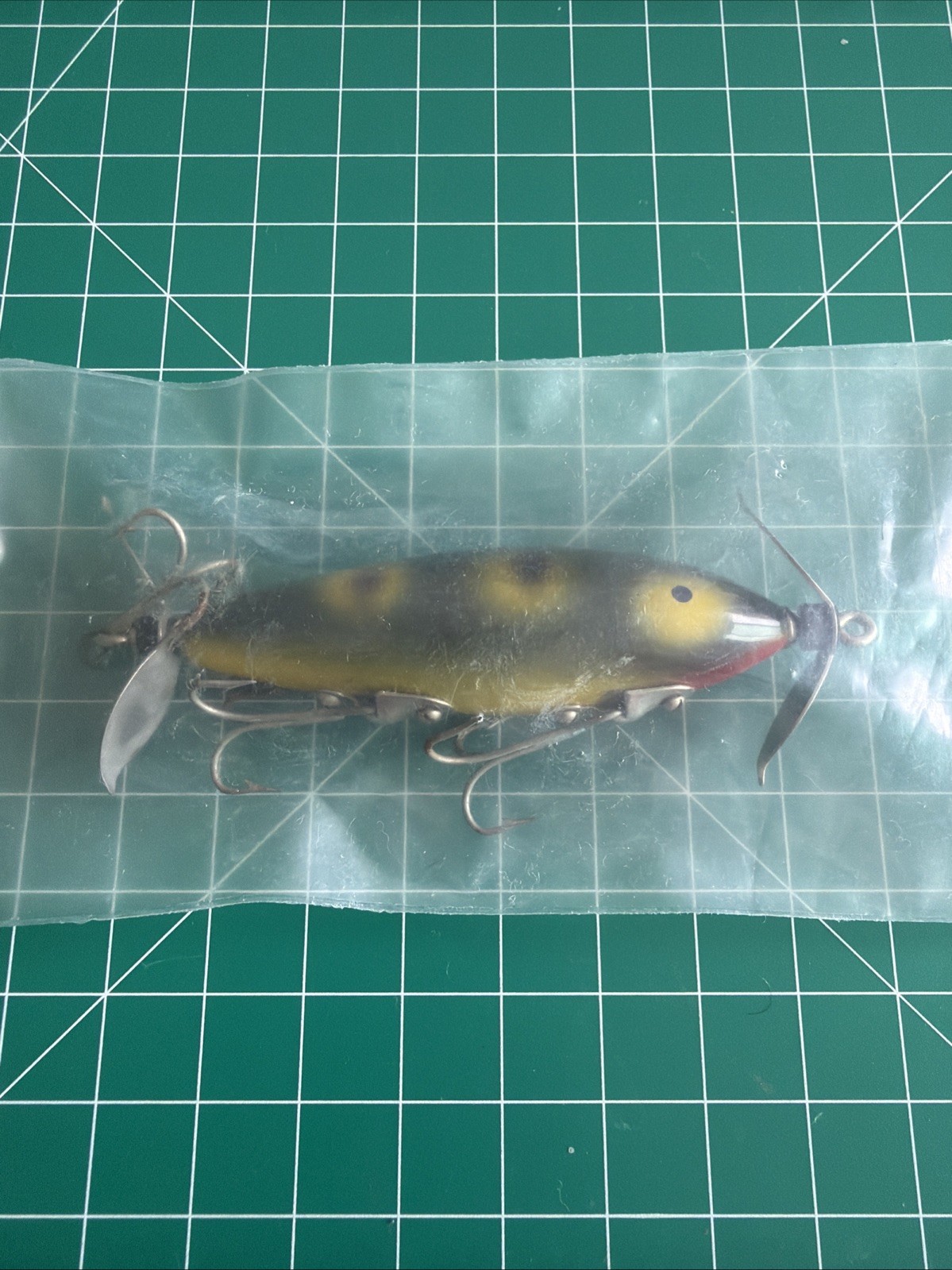 South Bend Vintage Wooden Fishing Lure (Green Spotted)