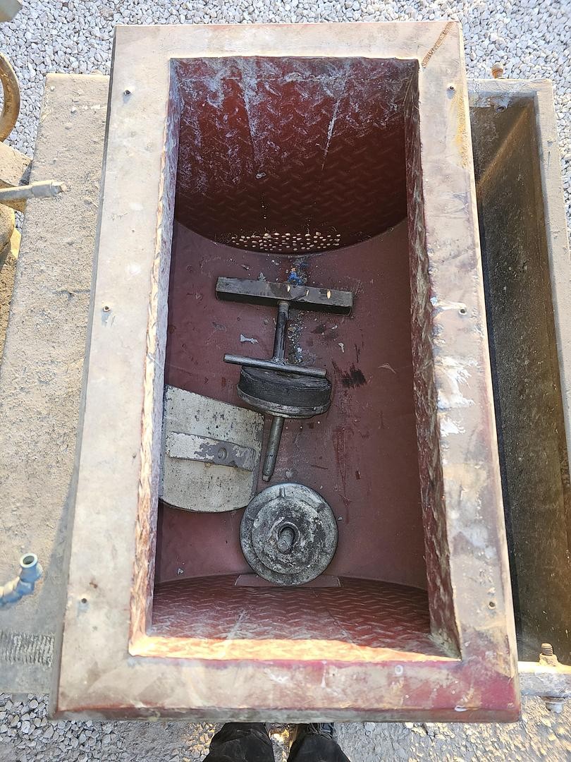 UltraMatic Reeves VC-1824 Vibratory Deburring Tub 3 Cu. Ft Capacity