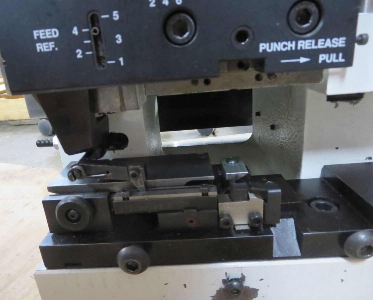 Molex 69002-5001 Punch Press 120V 60HZ 8A