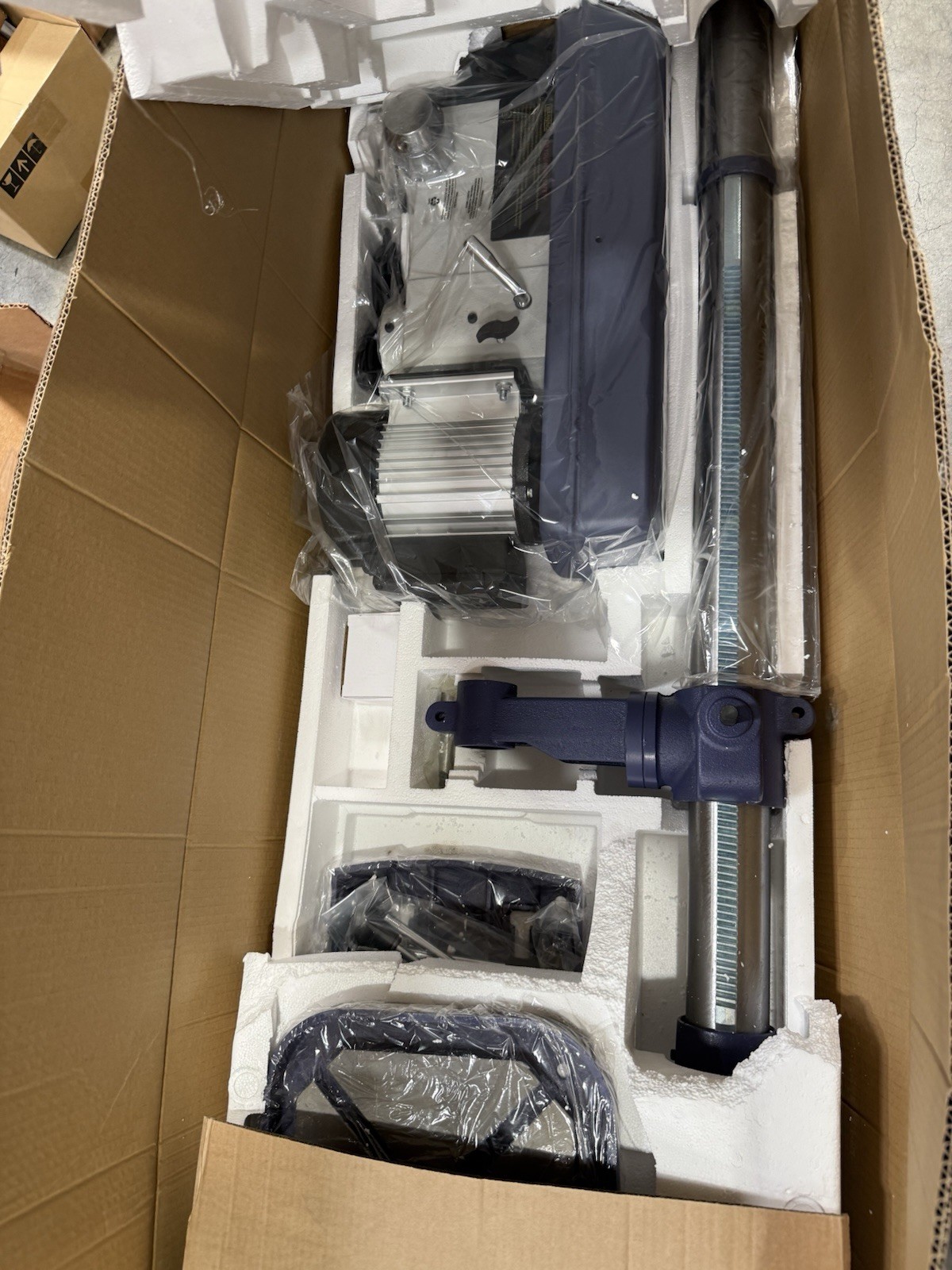 Dayton 400H52 Floor Drill Press, Belt Drive, 1 Hp, 120 V, 15 In Swing, 16 Speed