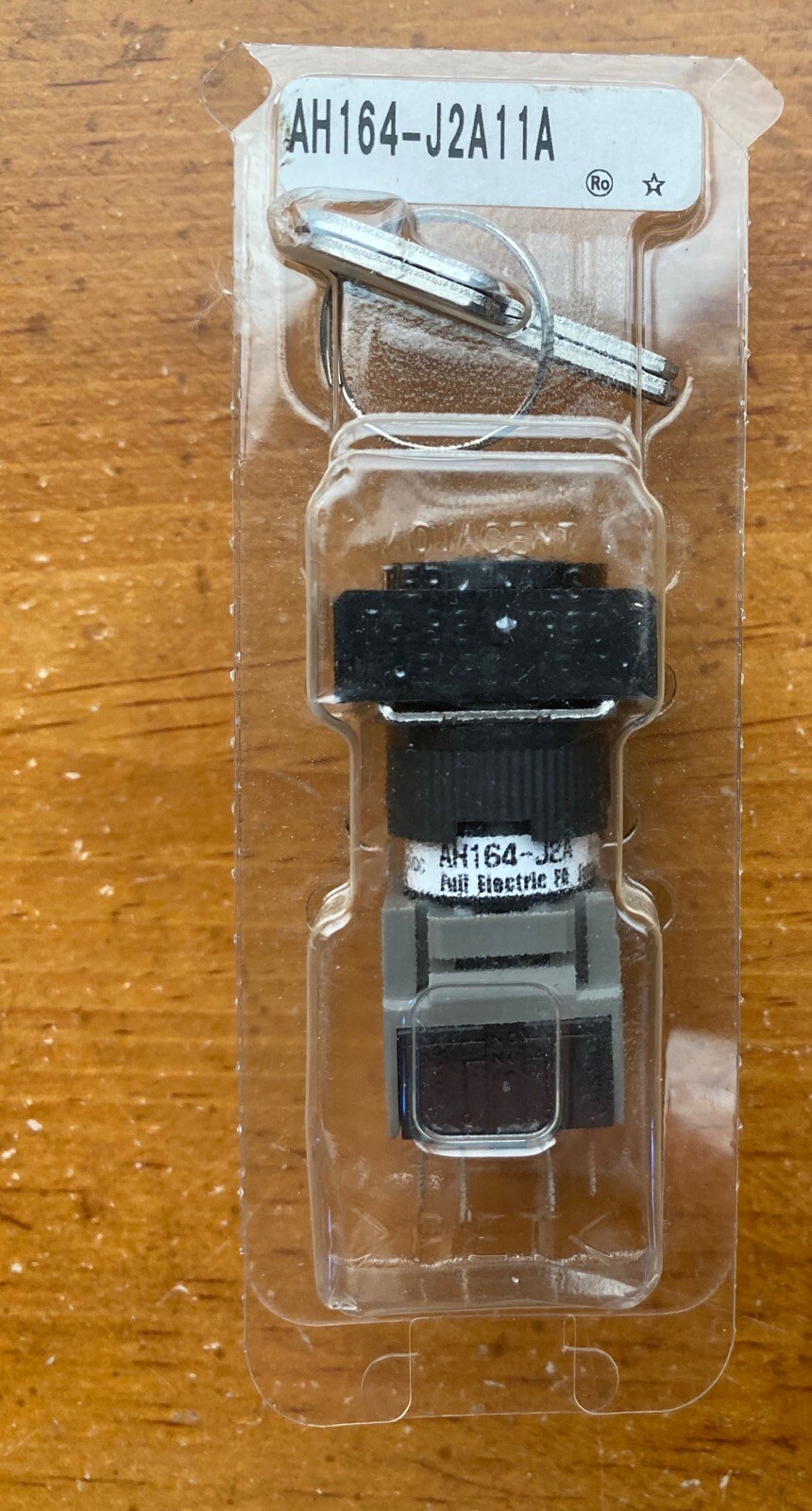 FUJI Electric AH164-J2A11A SELECTOR Switch Key 1NO/1NC Rectangular Bezel JAPAN