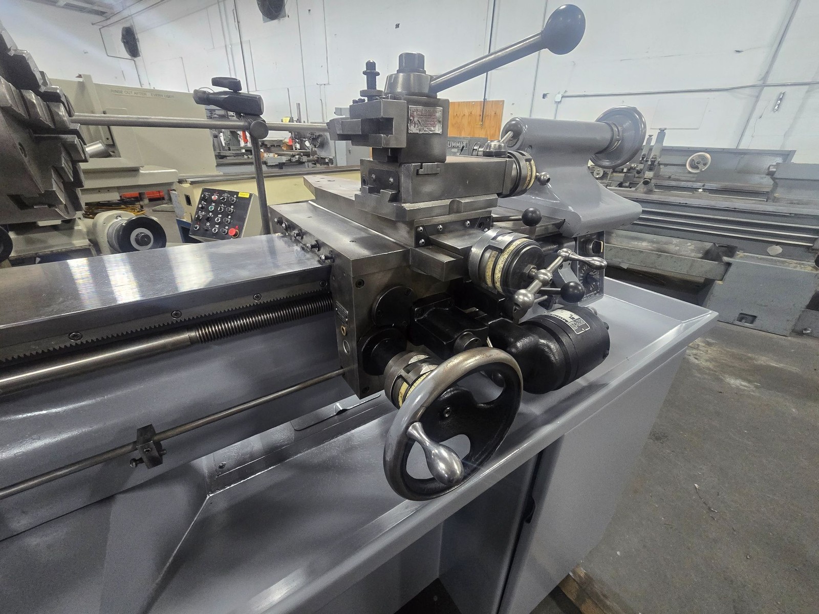 11”x18” Hardinge HLV-H-EM Tool Room Lathe w/Inch/Metric