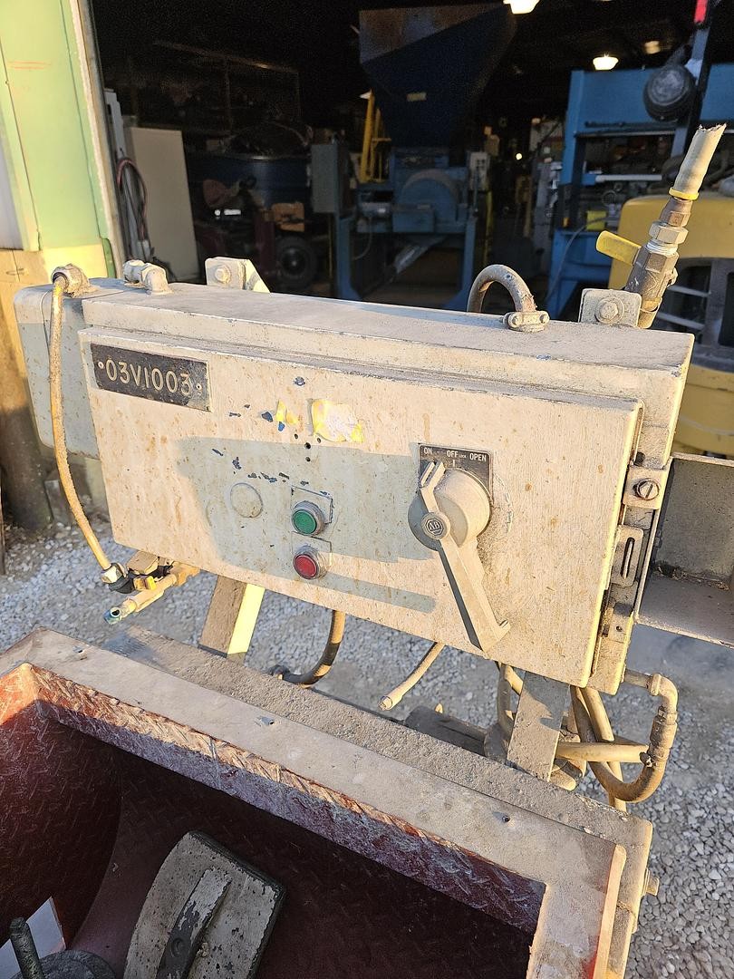 UltraMatic Reeves VC-1824 Vibratory Deburring Tub 3 Cu. Ft Capacity
