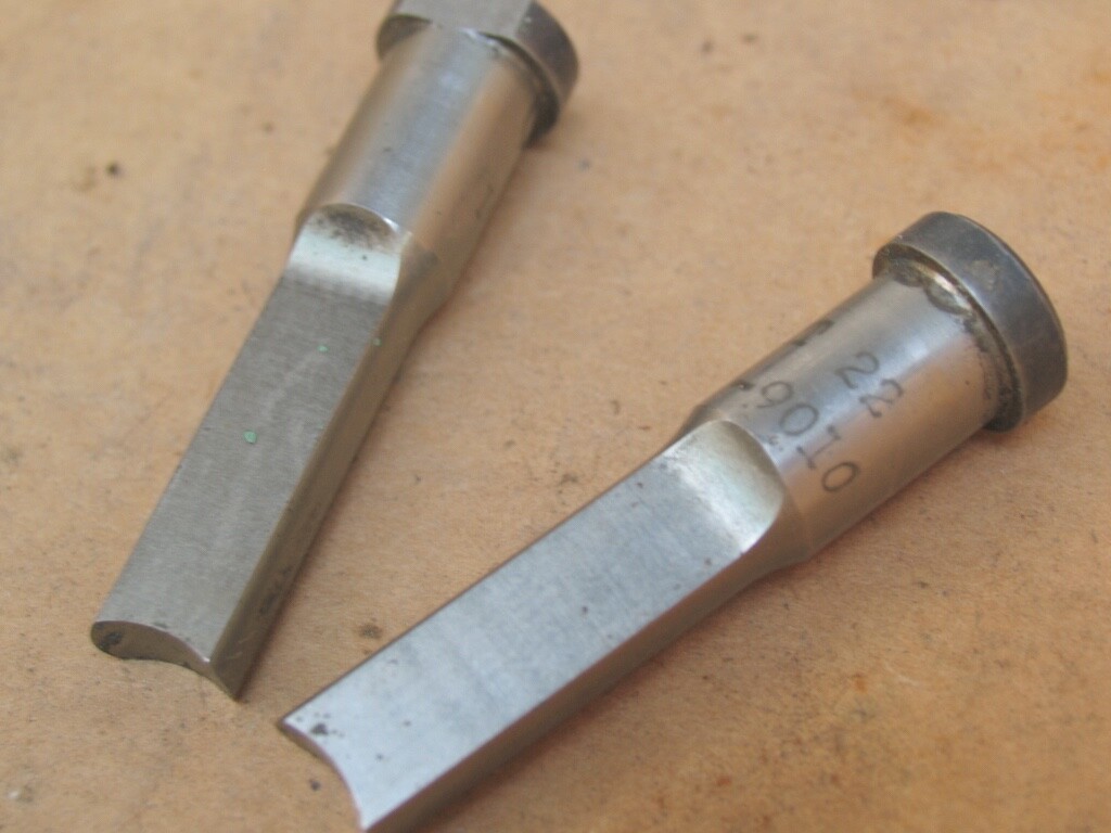 One UNIPUNCH Obrund Punch, Die + Collar set (0.251 x 0.457) (Lot D9)