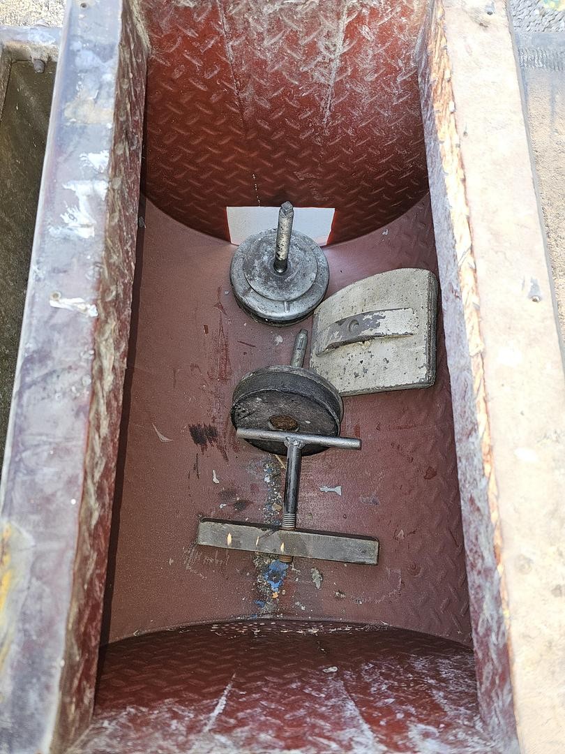 UltraMatic Reeves VC-1824 Vibratory Deburring Tub 3 Cu. Ft Capacity