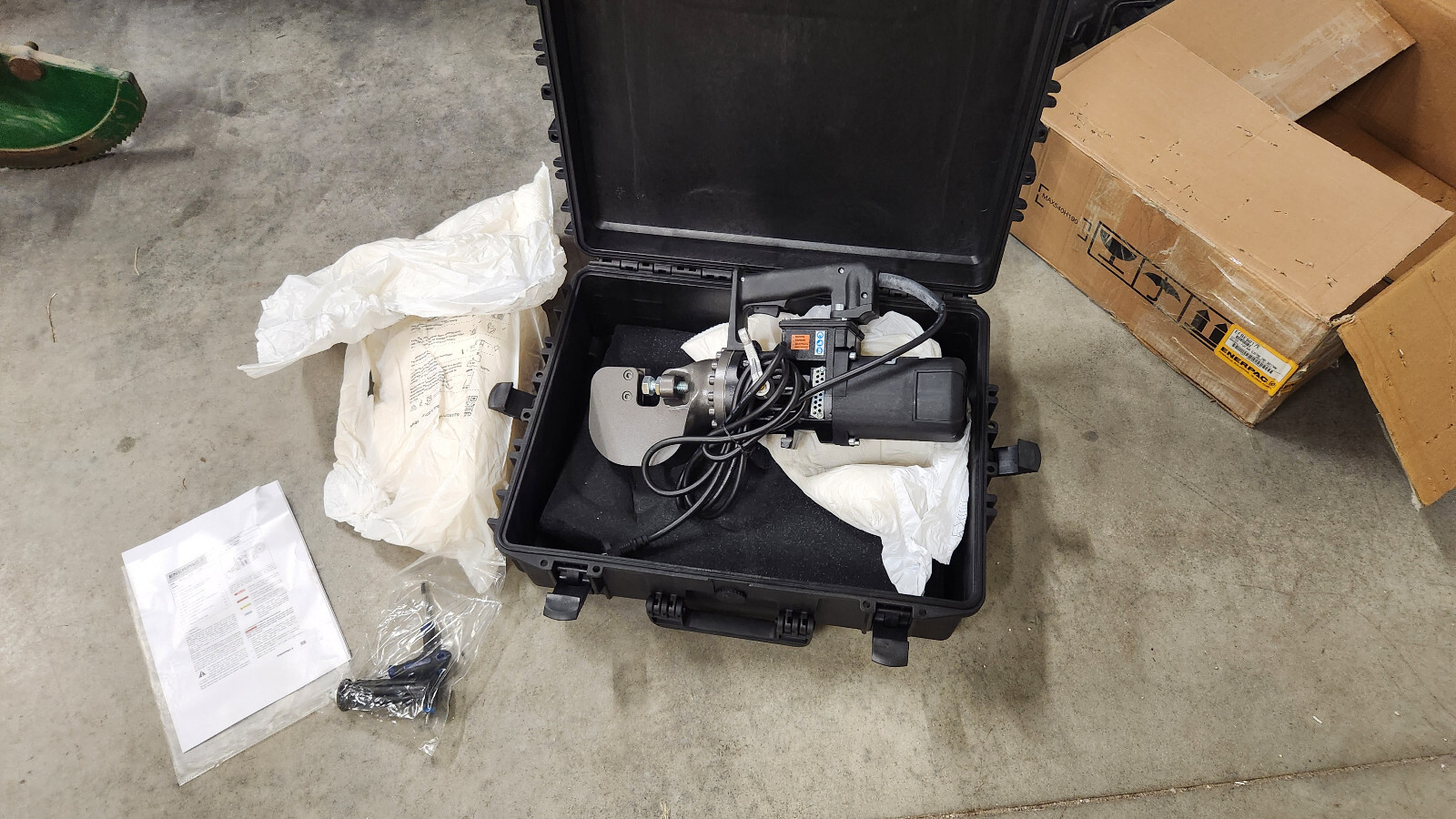 ENERPAC EFBE5017E 230V 29.8-Ton Flat Bar Electric Cutter 50x17mm. NEW IN BOX