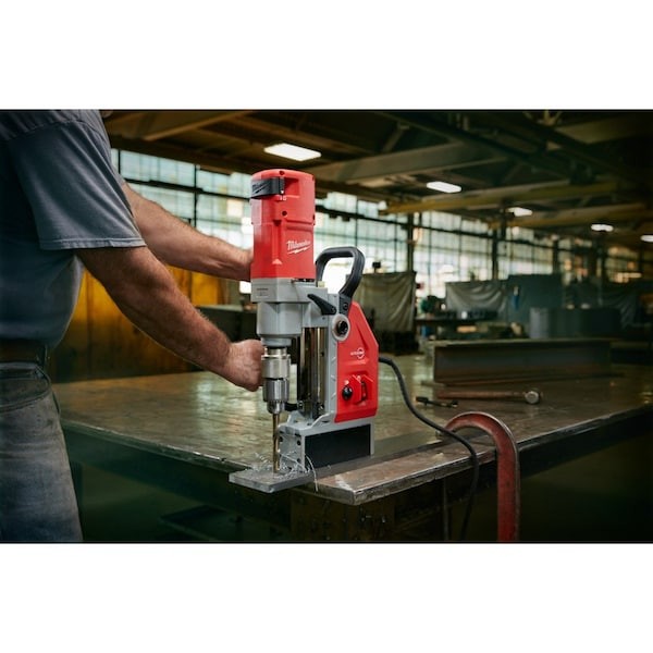 Milwaukee Tool 4272-21 1-5/8″ Electromagnetic Drill Kit