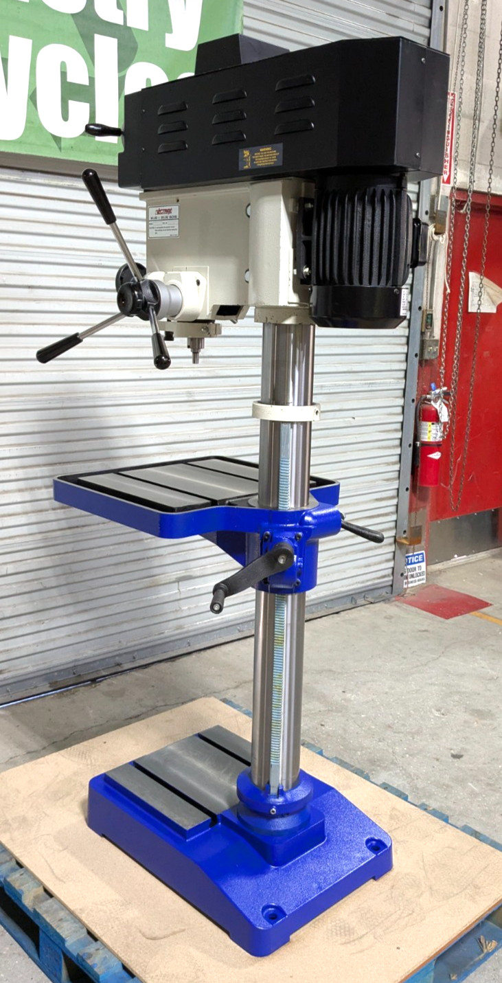 Vectrax Mill / Drill 20" Swing 2hp 220V 3ph 3MT RF-401V/3VTX *Scratch &a