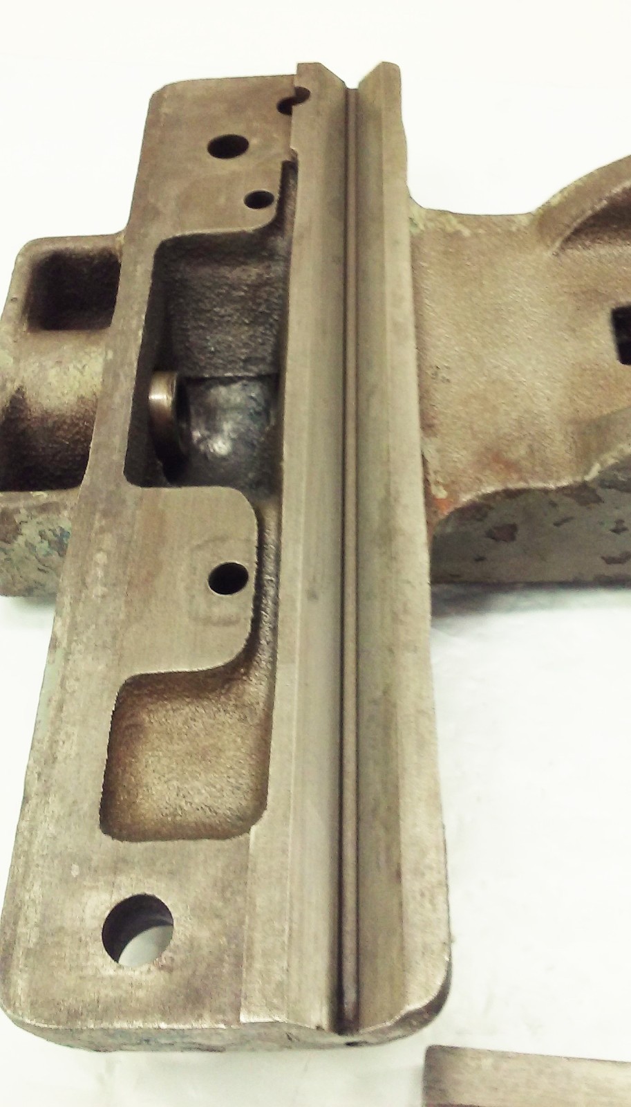 Logan Montgomery Ward 10″ Metal lathe carriage saddle casting w/ rear gib
