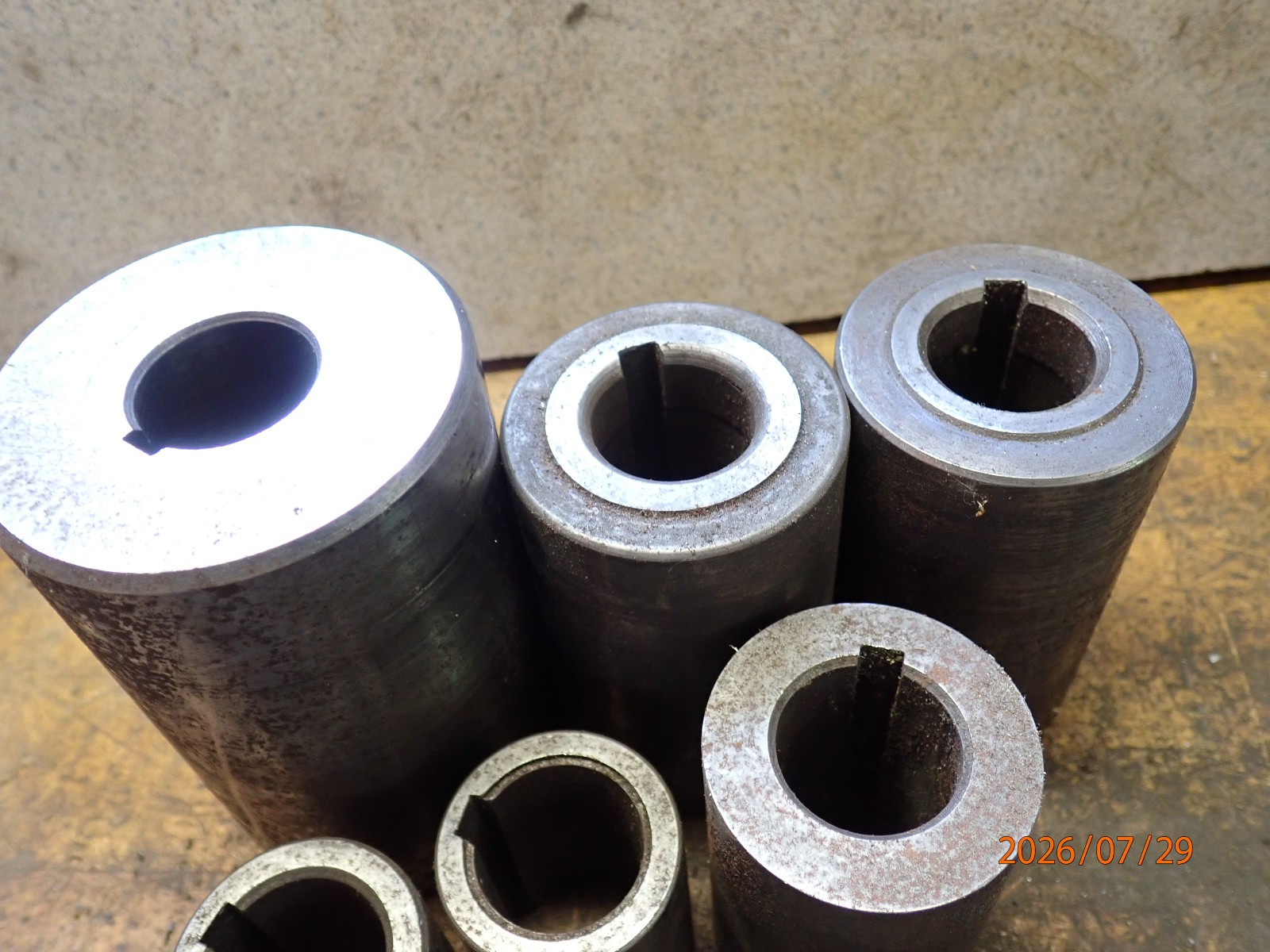 LOT 62: PILE OF HORIZONTAL MILLING MILL MACHINE SPINDLE SPACERS 1″ & 1-1/4″ DIA