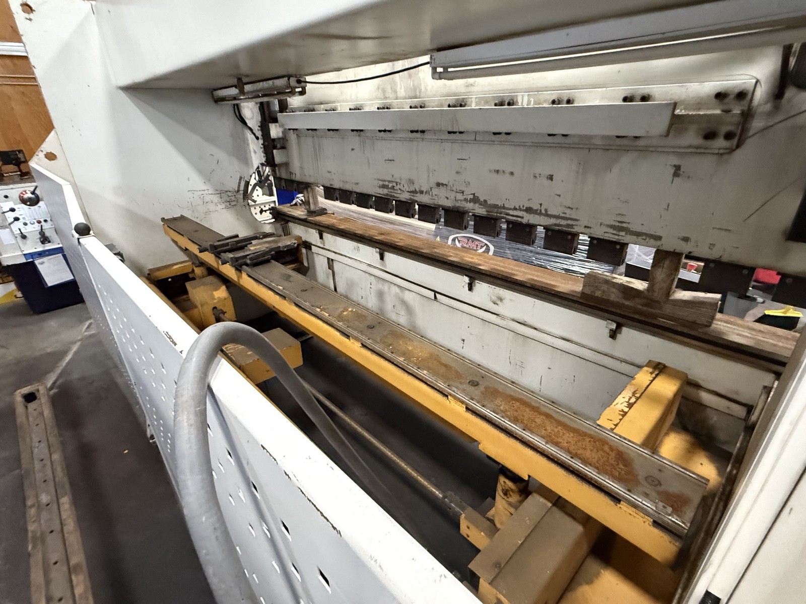 Ermaksan CNCAP 13×220 CNC Press Brake – 13′ x 220 Ton Hydraulic Bending Machine