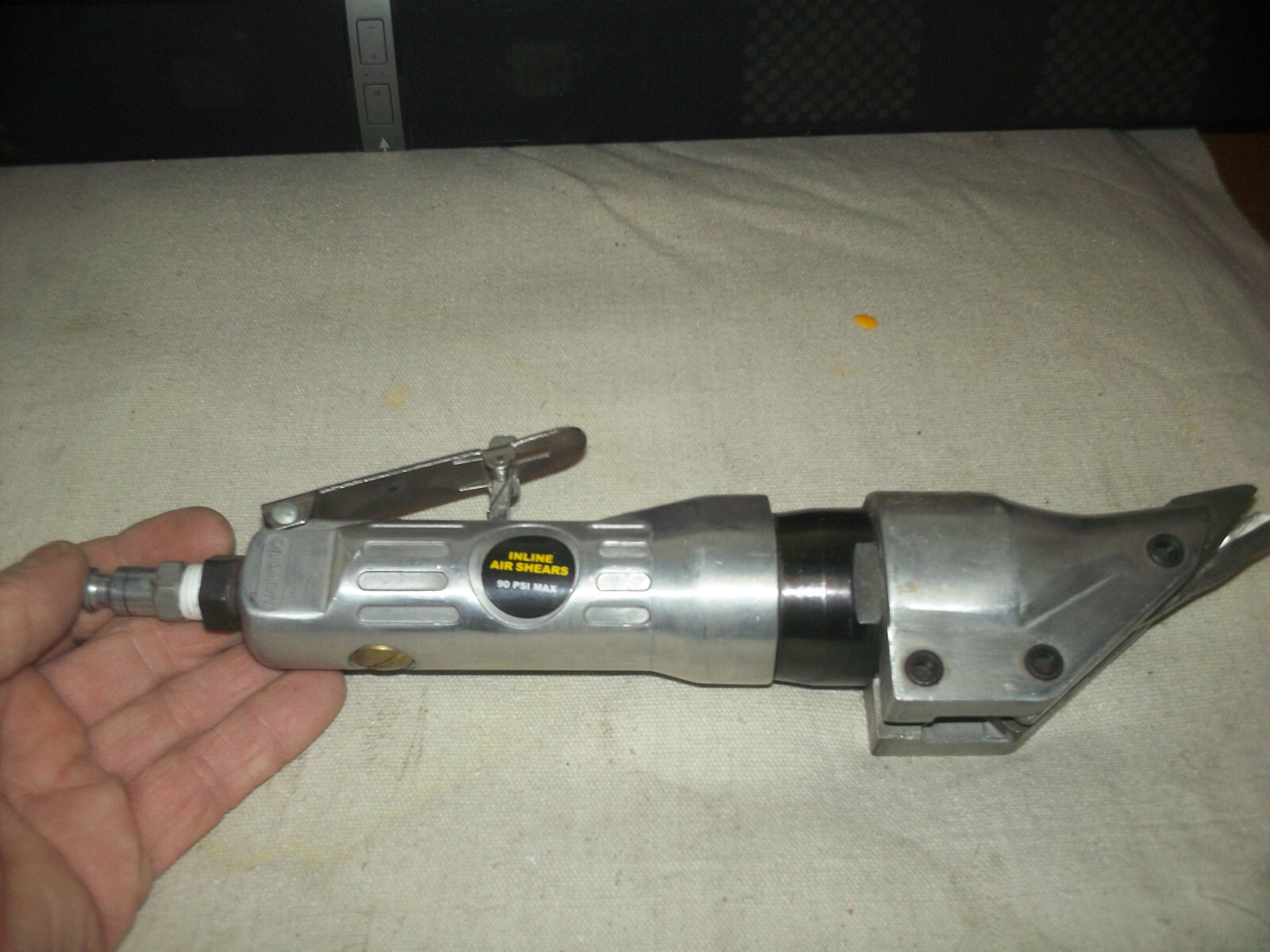 Central pneumatic inline air shears 90 psi max