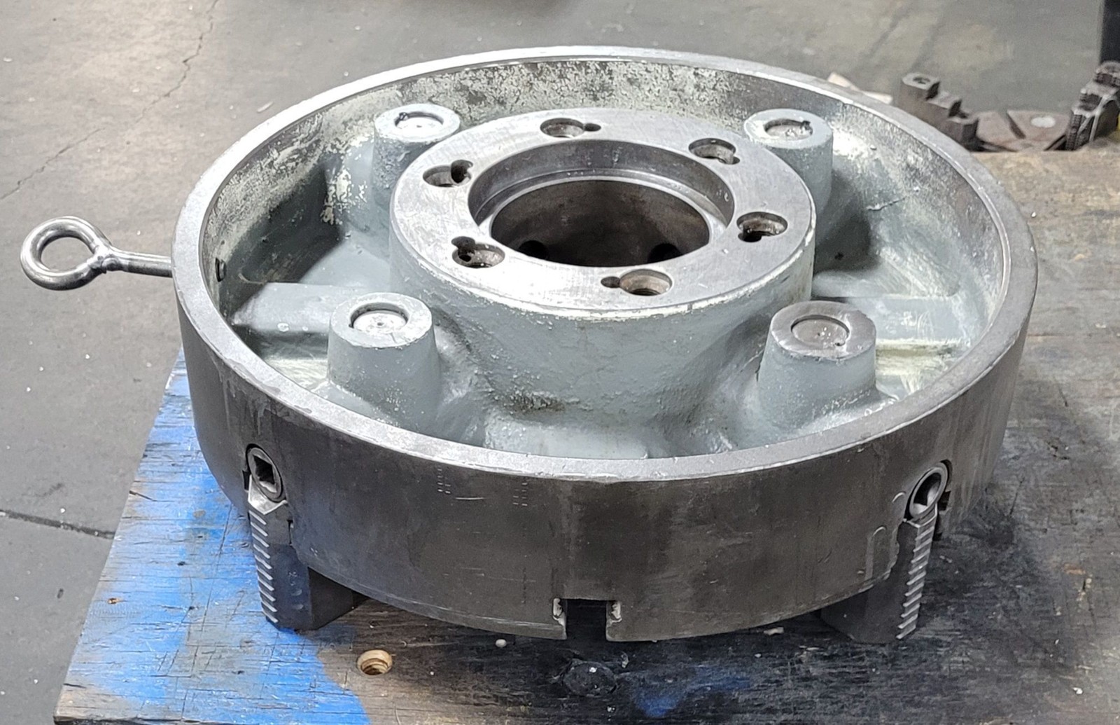 17-1/2in Bison Lathe Chuck – 4 Jaws – D1-8 Camlock