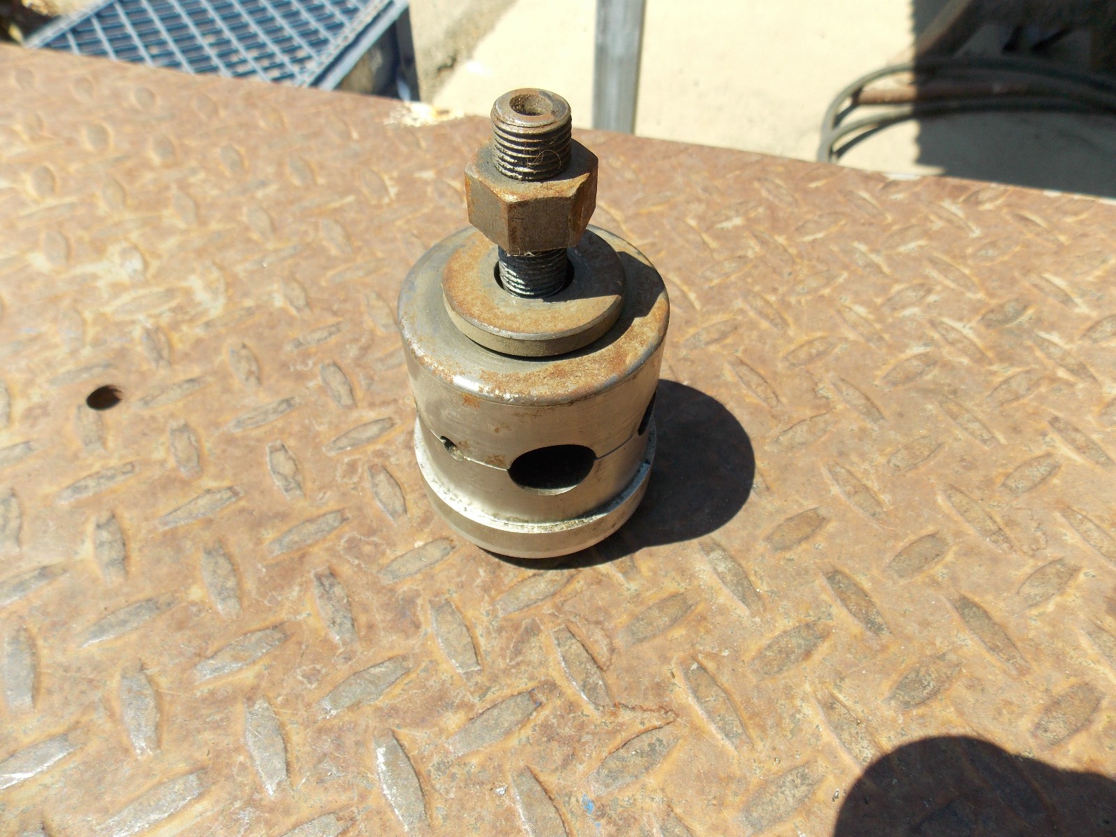 large 5/8 1/2 3/8 1/4 round slots METAL LATHE TOOL POST has 50mm x 8mm T nut