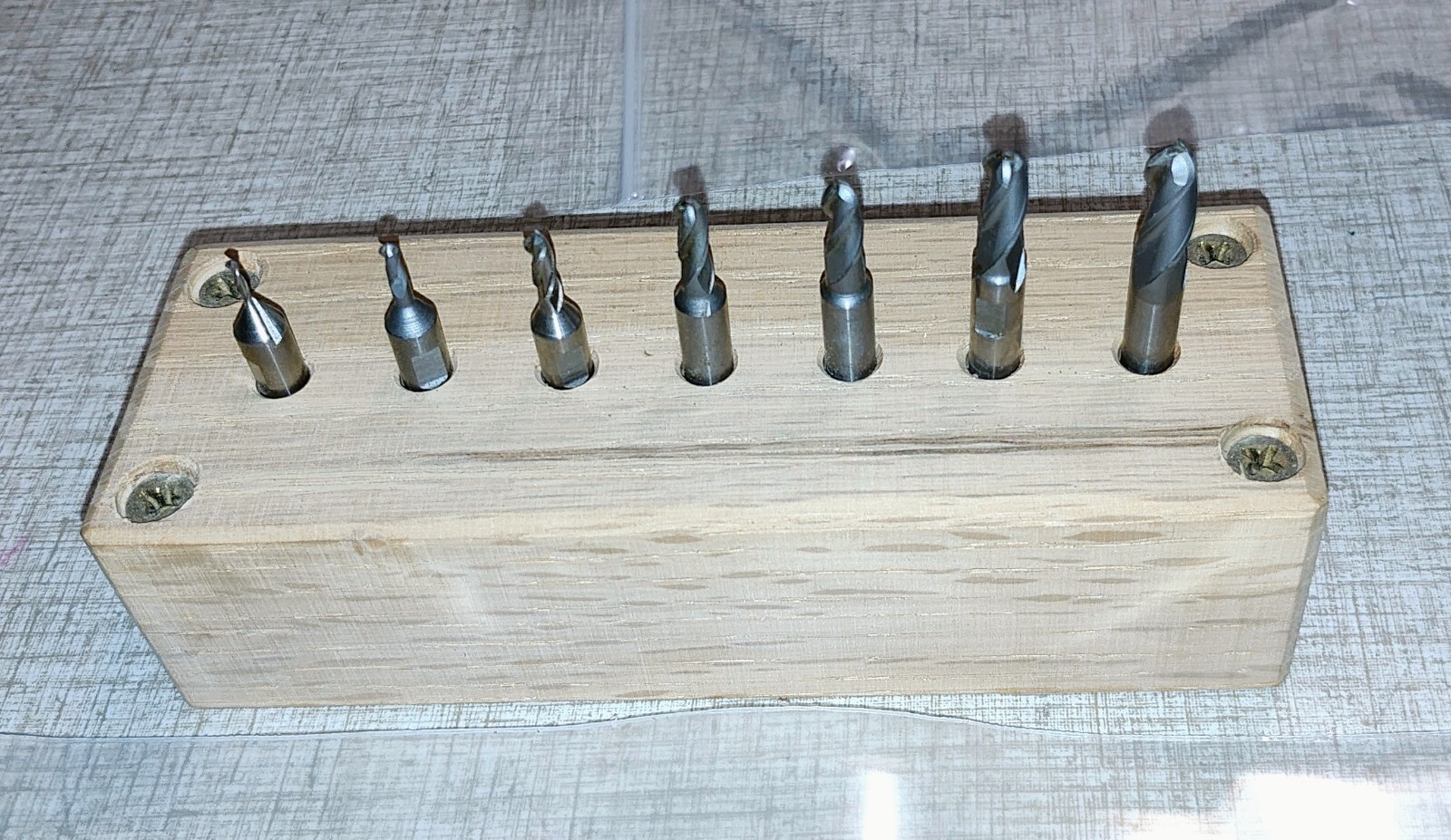 Ball End Mill Set, 1/4″ Shank 7 Sizes in Oak Block 1/16″ – 1/4″ by 32nds F15X