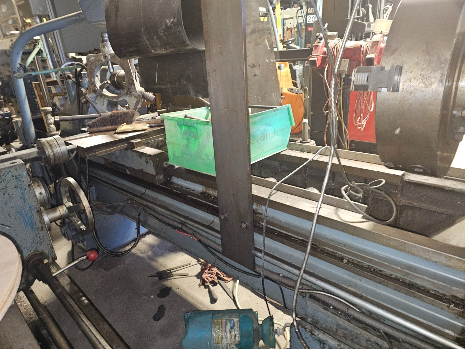 Cazanueve 28″ Swing x 60″ B.C. Geared Head Engine Lathe HB725 Inch/Metric Thread