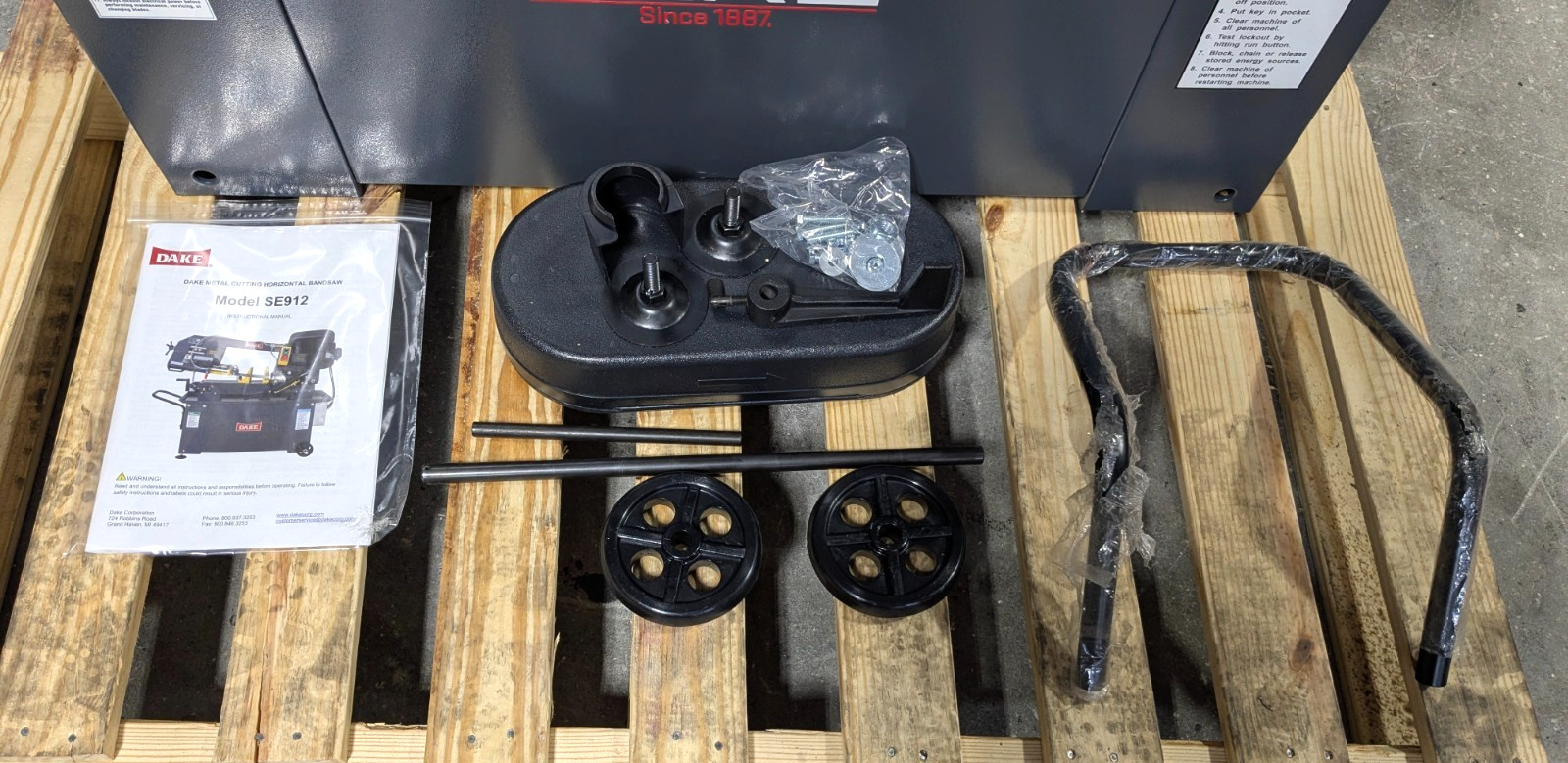 DAKE SE912 9 x 12 Horizontal Bandsaw 110v 1HP Step Pulley *Scratch & De