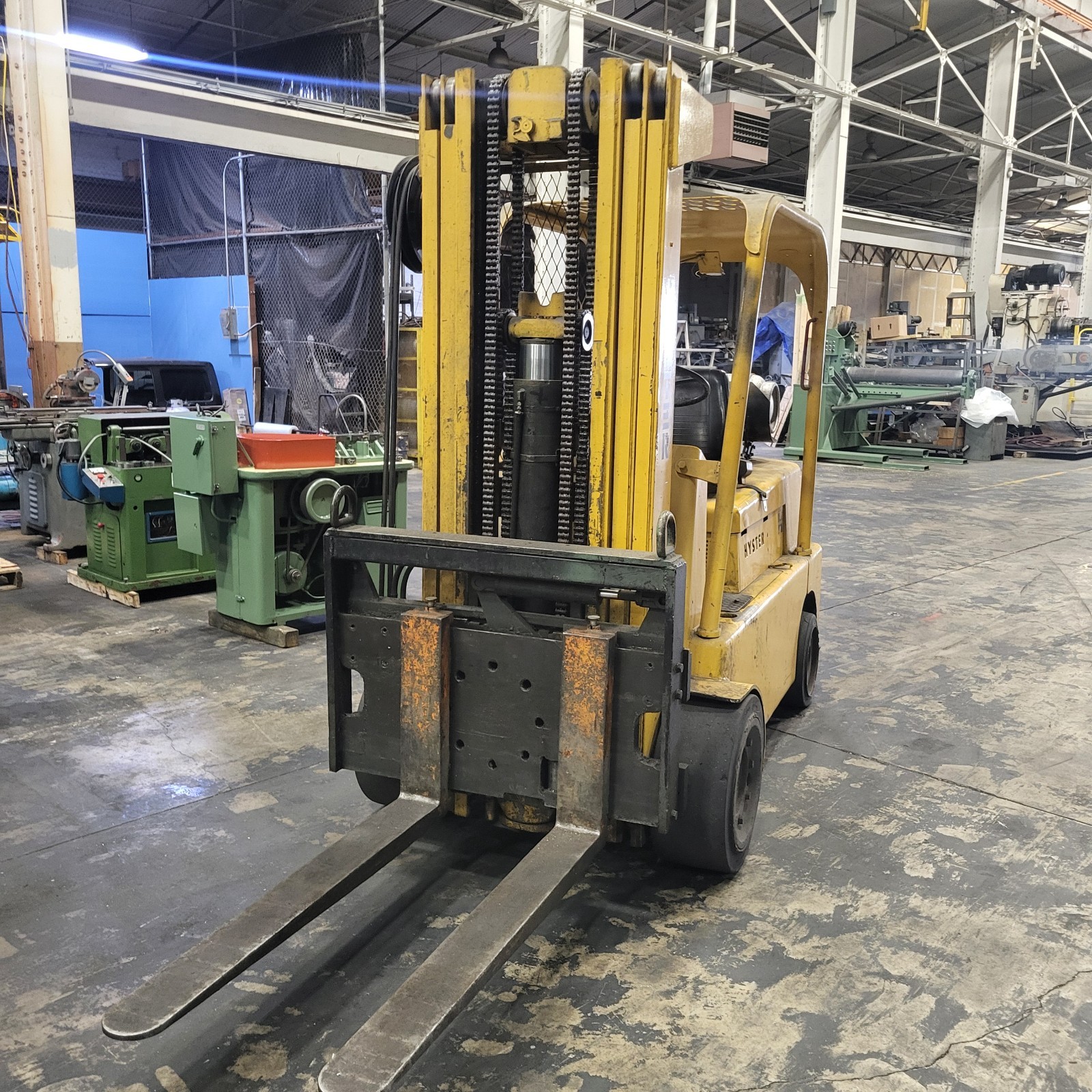 Hyster 10,000 lbs. Cap, Forklift, Propane, 15′ Lift, Side Shift, 3335 Hours