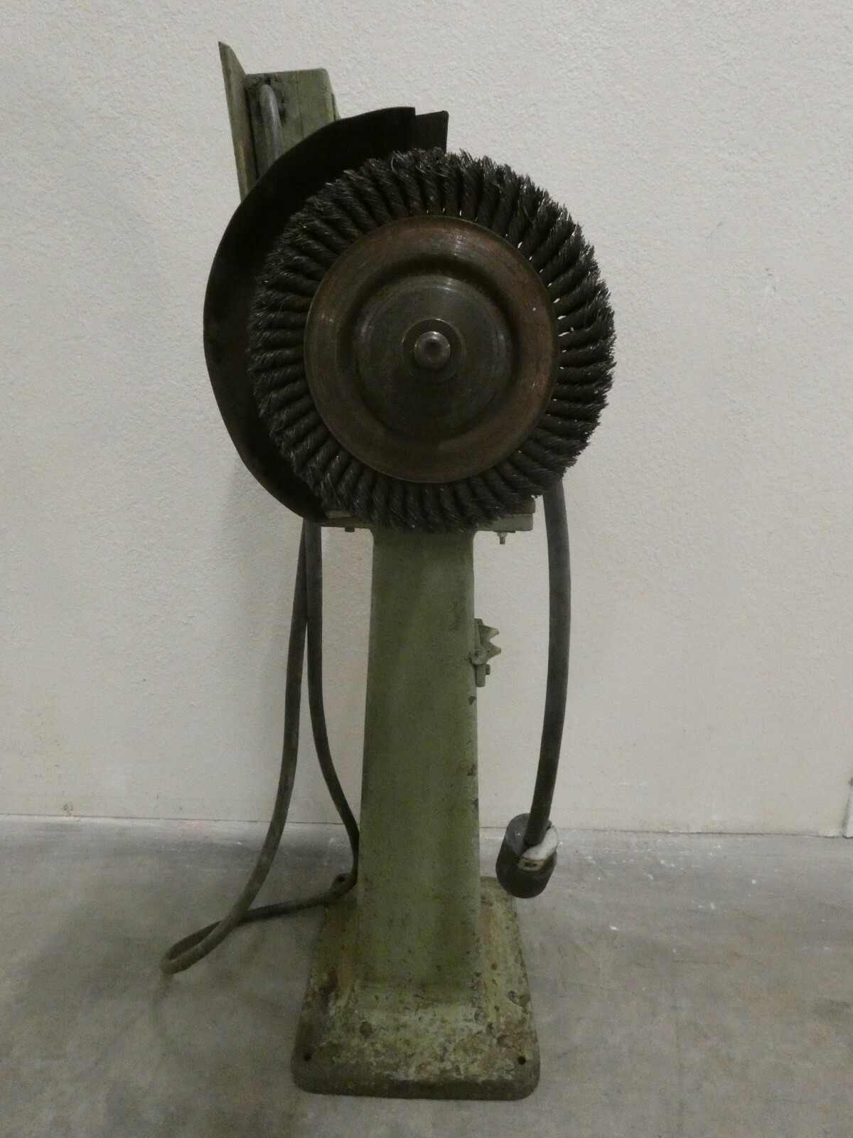 12 in Unbranded Pedestal Grinder