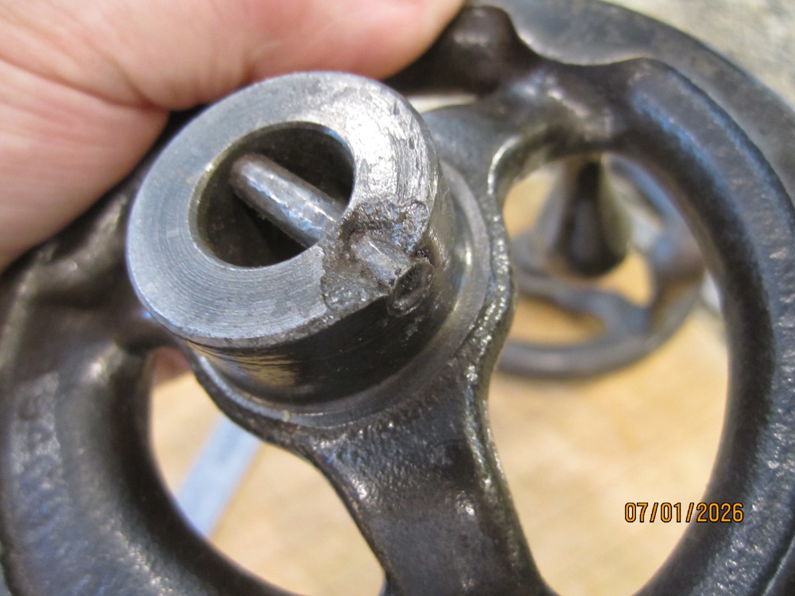 Lathe wheel crank handle set of two – 5/8 in bore – 8 in and 5 in diameter