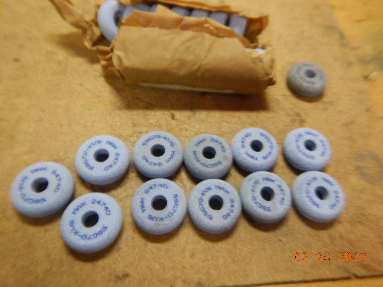 PILE OF NEW OLD STOCK SMALL BLUE NORTON GRINDING GRINDER WHEELS W/ RADIUS