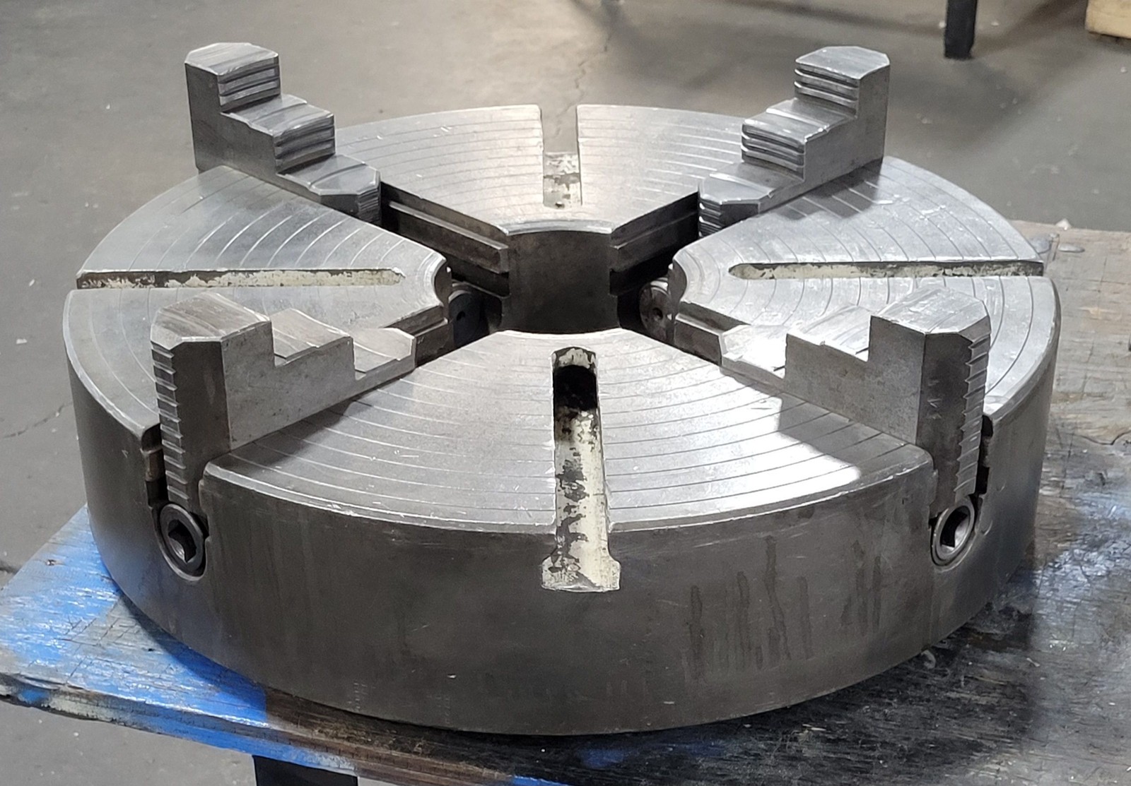 17-1/2in Bison Lathe Chuck – 4 Jaws – D1-8 Camlock