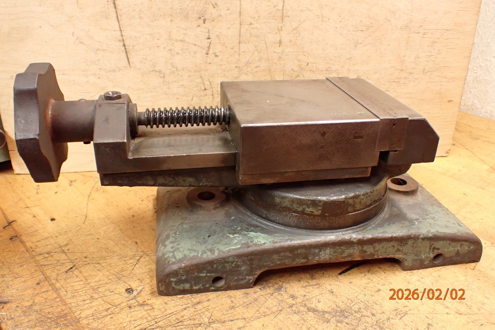 OLDER SMALL MILLING OR GRINDING GRINDER VISE W/ SWIVEL BASE CASTING