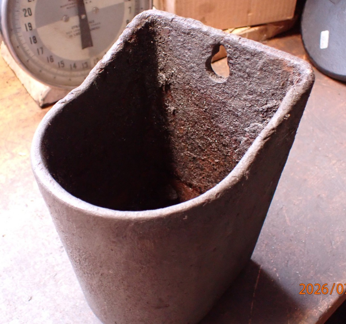 VINTAGE HEAVY DUTY CAST IRON QUENCH POT FOR LARGE BALDOR BENCH GRINDERS