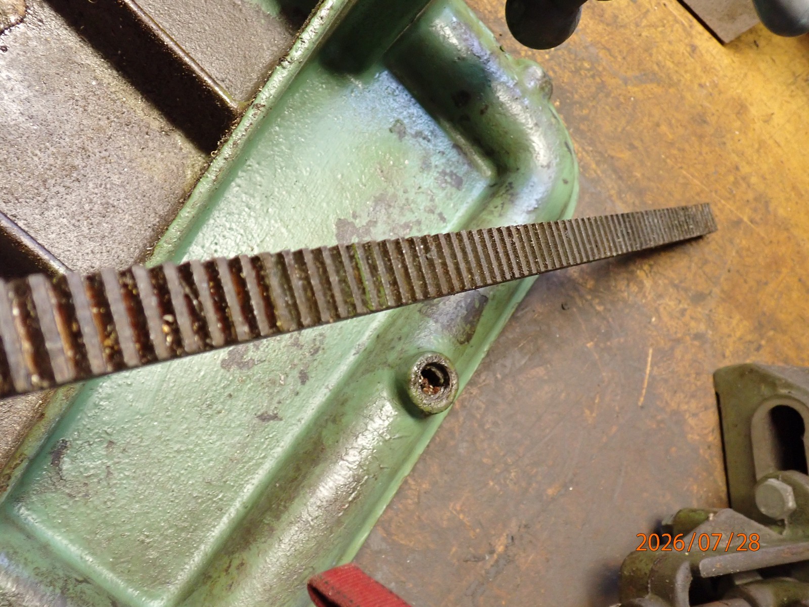 INDUSTRIAL TABLE WITH RAISER FOR DELTA MILWAUKEE 14″ DRILL PRESS W/ DP220 HEAD