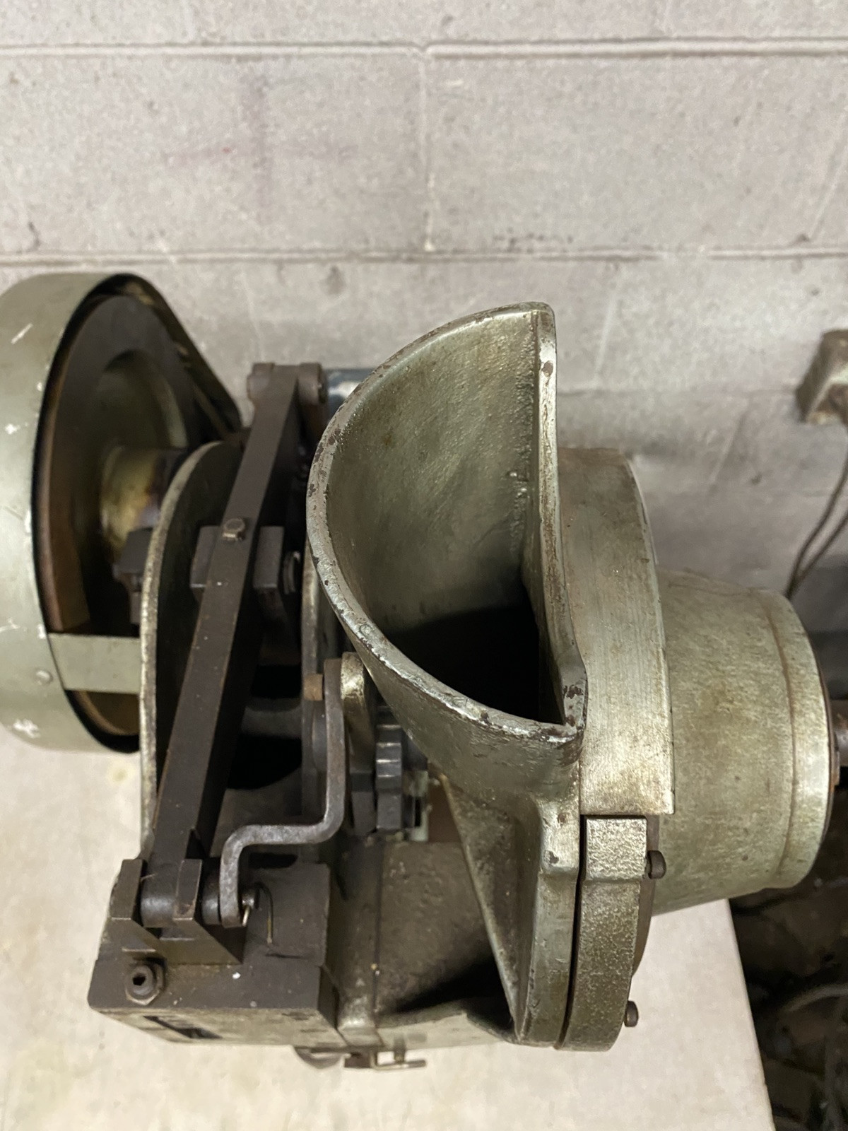 Chicago Rivet & Machine Co. Rivet Riveting Machine