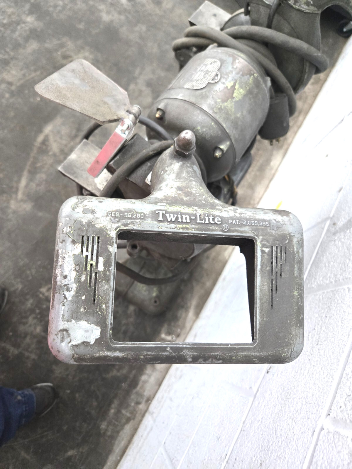 VINTAGE DELTA /ROCKWELL 7″ BENCH GRINDER ON STAND *23-415A* 1/2 H.P.* 3450 RPM